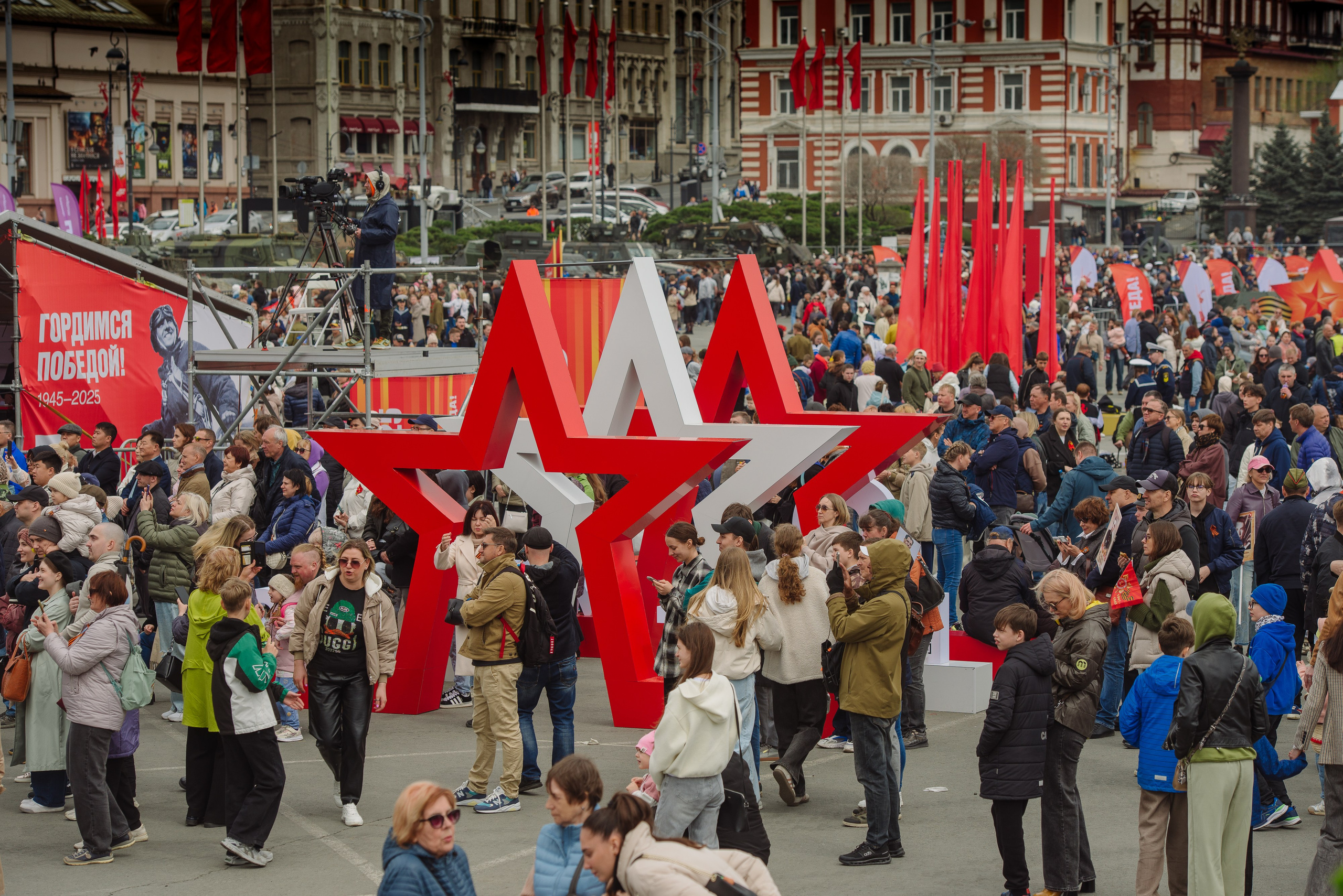 9 мая Центральная плащадь. Фотограф Мария Каюрова