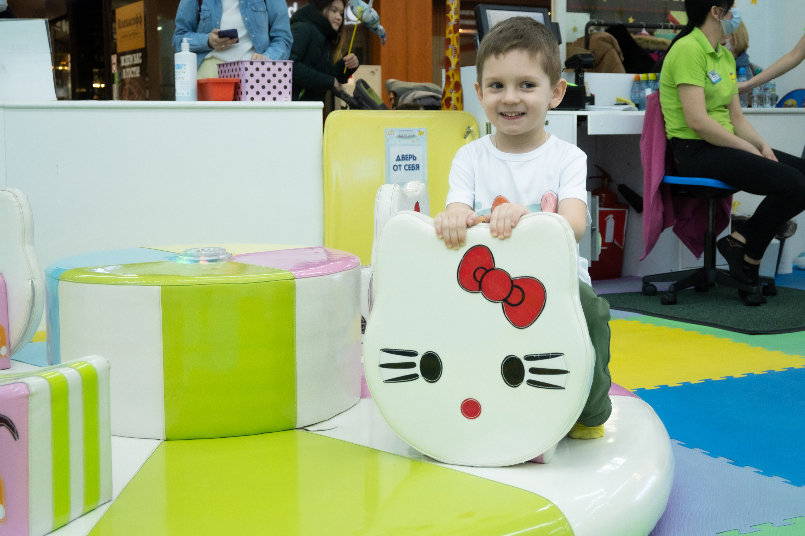 Маленький именинник в игровой комнате. Фотограф и видеограф в Москве Анна Матюхина