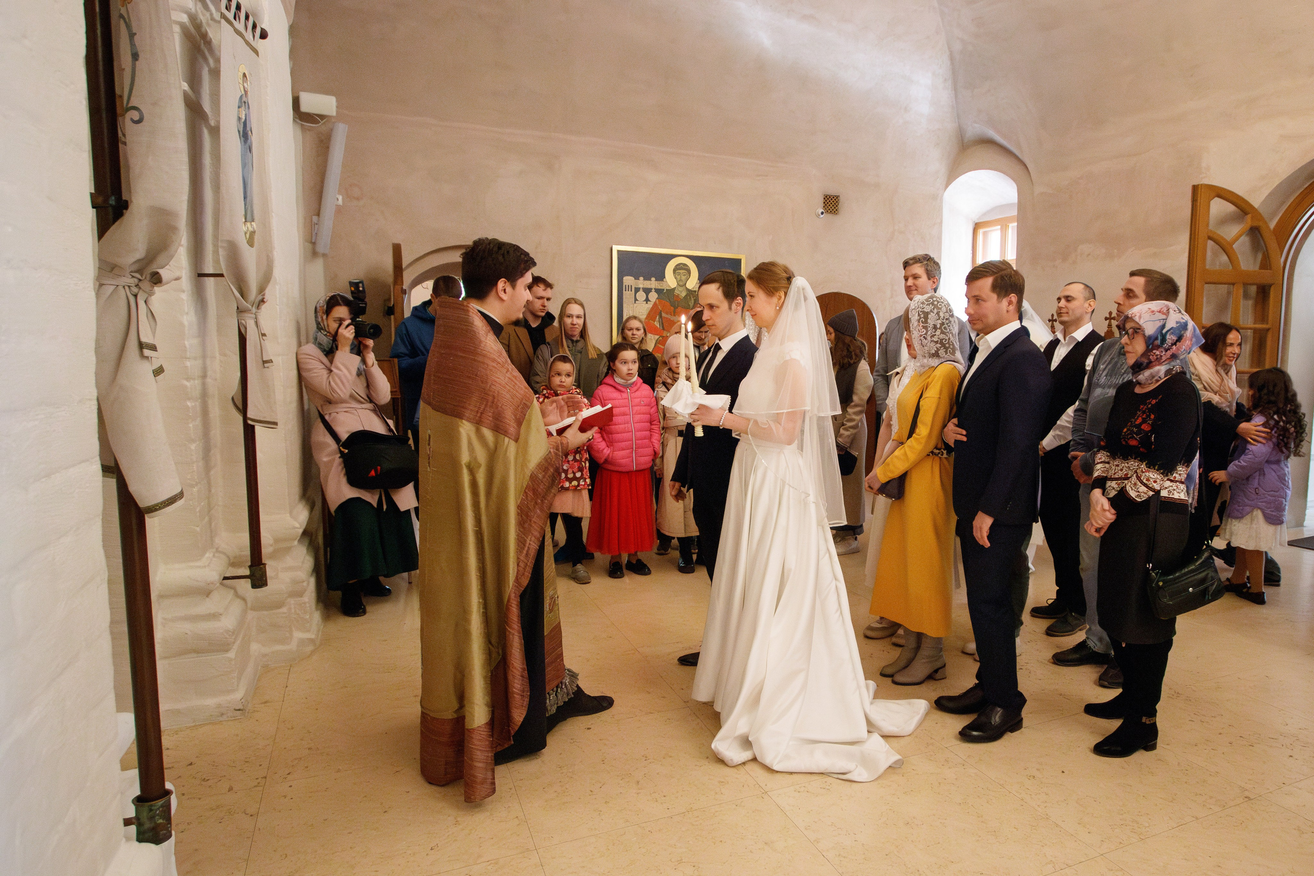 Венчание в храме Антипы Пергамского, стиль «ORWO UT21». Фотограф на крещение/венчание