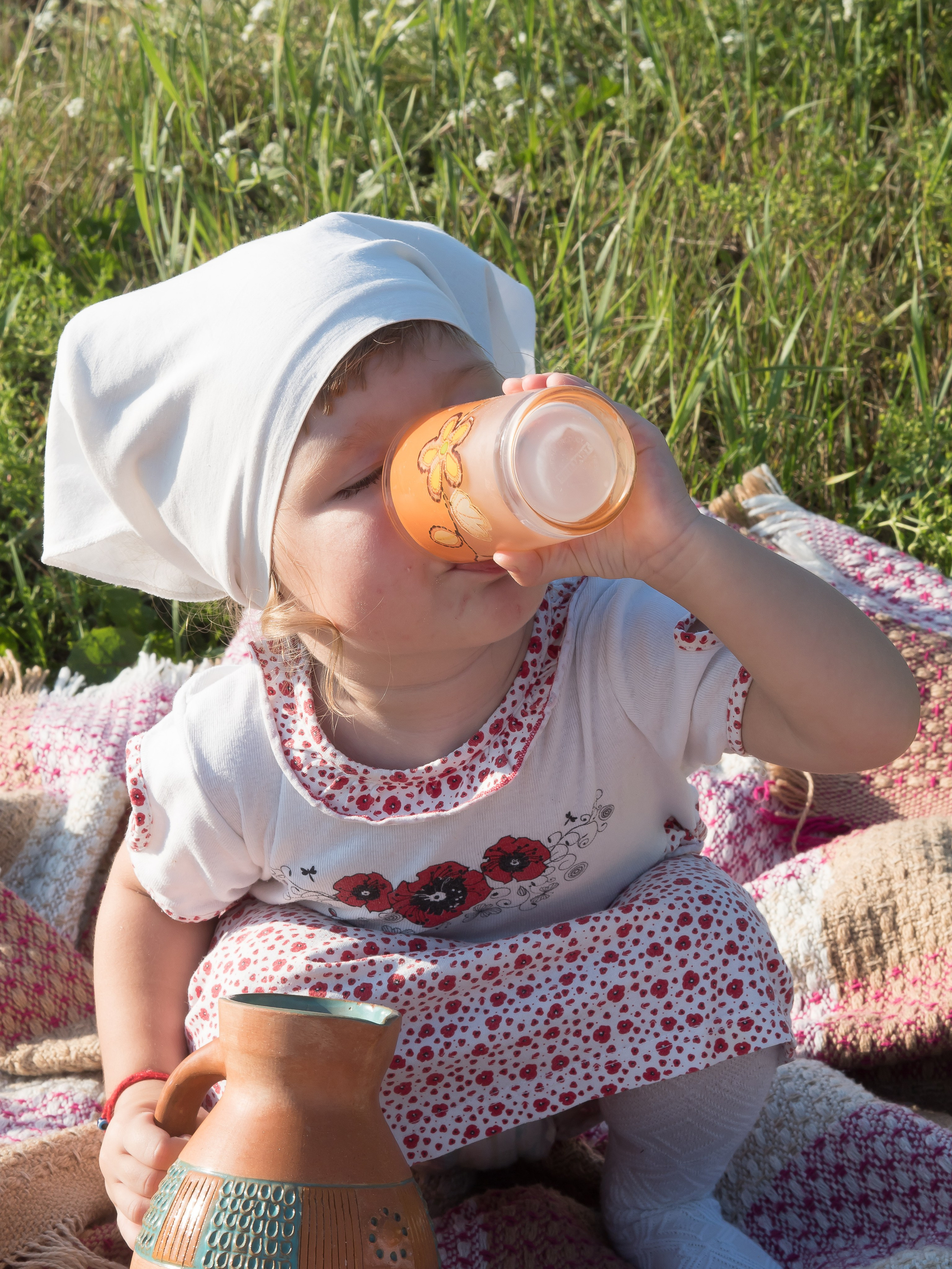 С подружкой в деревушке. Семейный детский фотограф в Красноярске Скачкова Юлия
