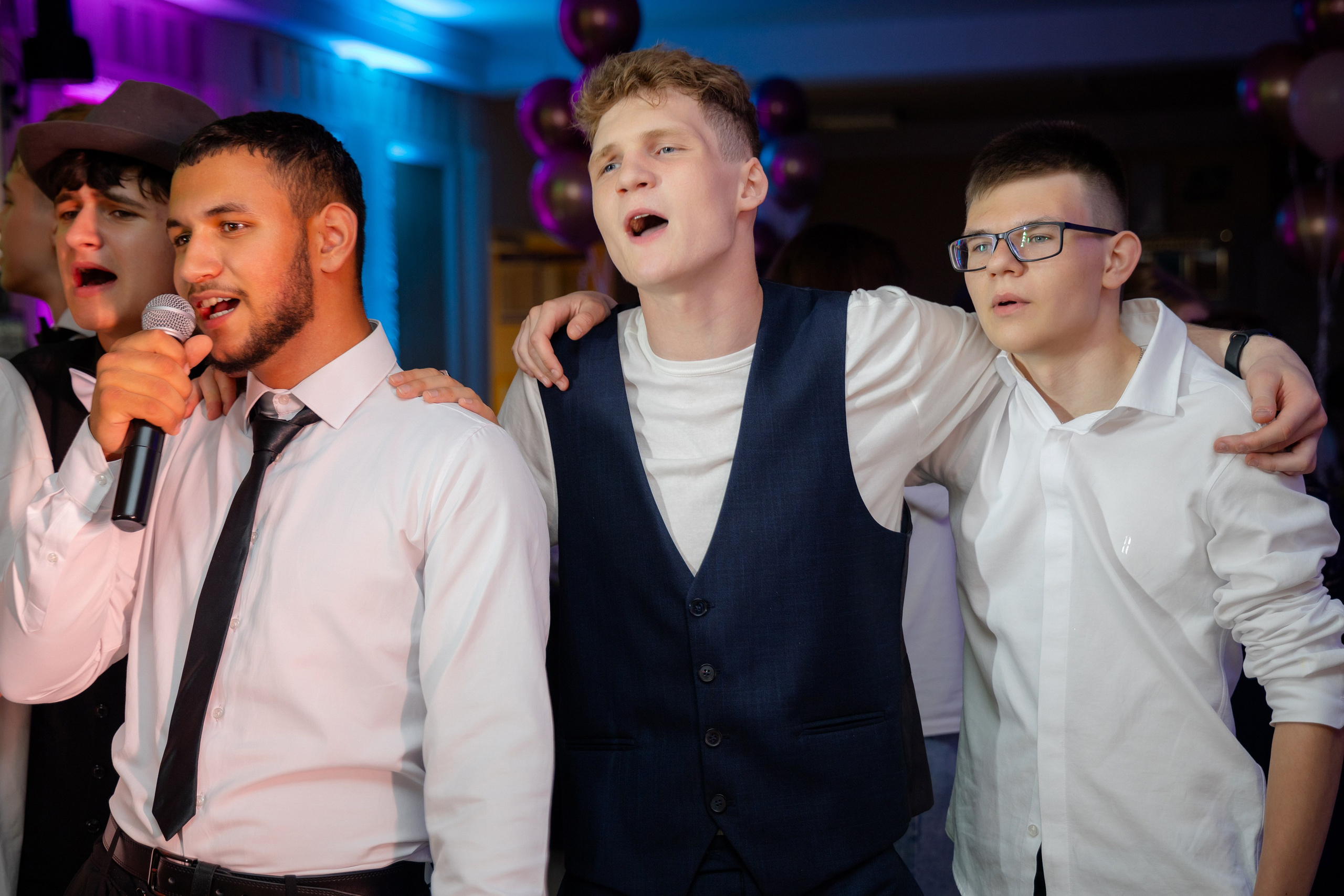 Школьный выпускной 2024 год в Соколе (Минск). Свадебный фотограф в Минске/Беларуси Сергей Спиридонов