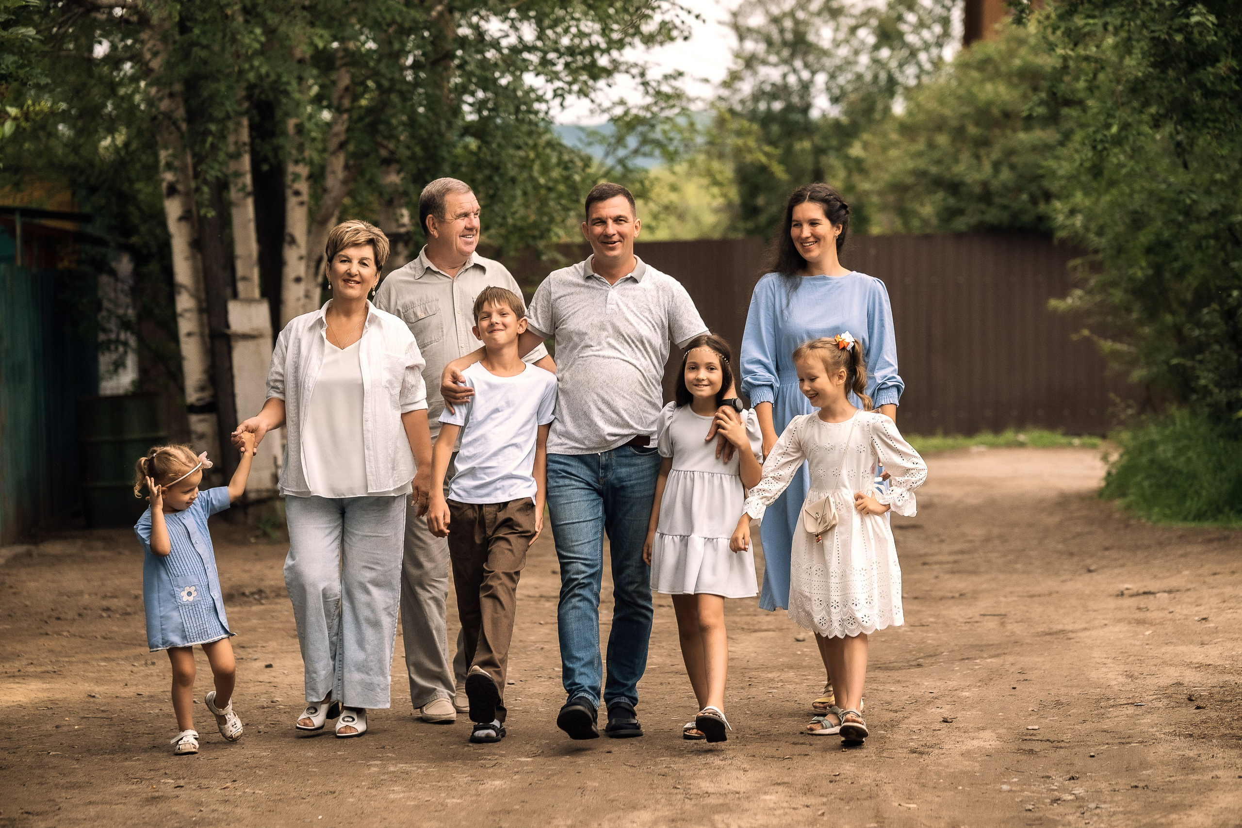 Семейная фотосессия на даче Чита. Портретный фотограф в Чите Анна Камратова. Помогу Вам создать историю, в которой Вы — главный герой!