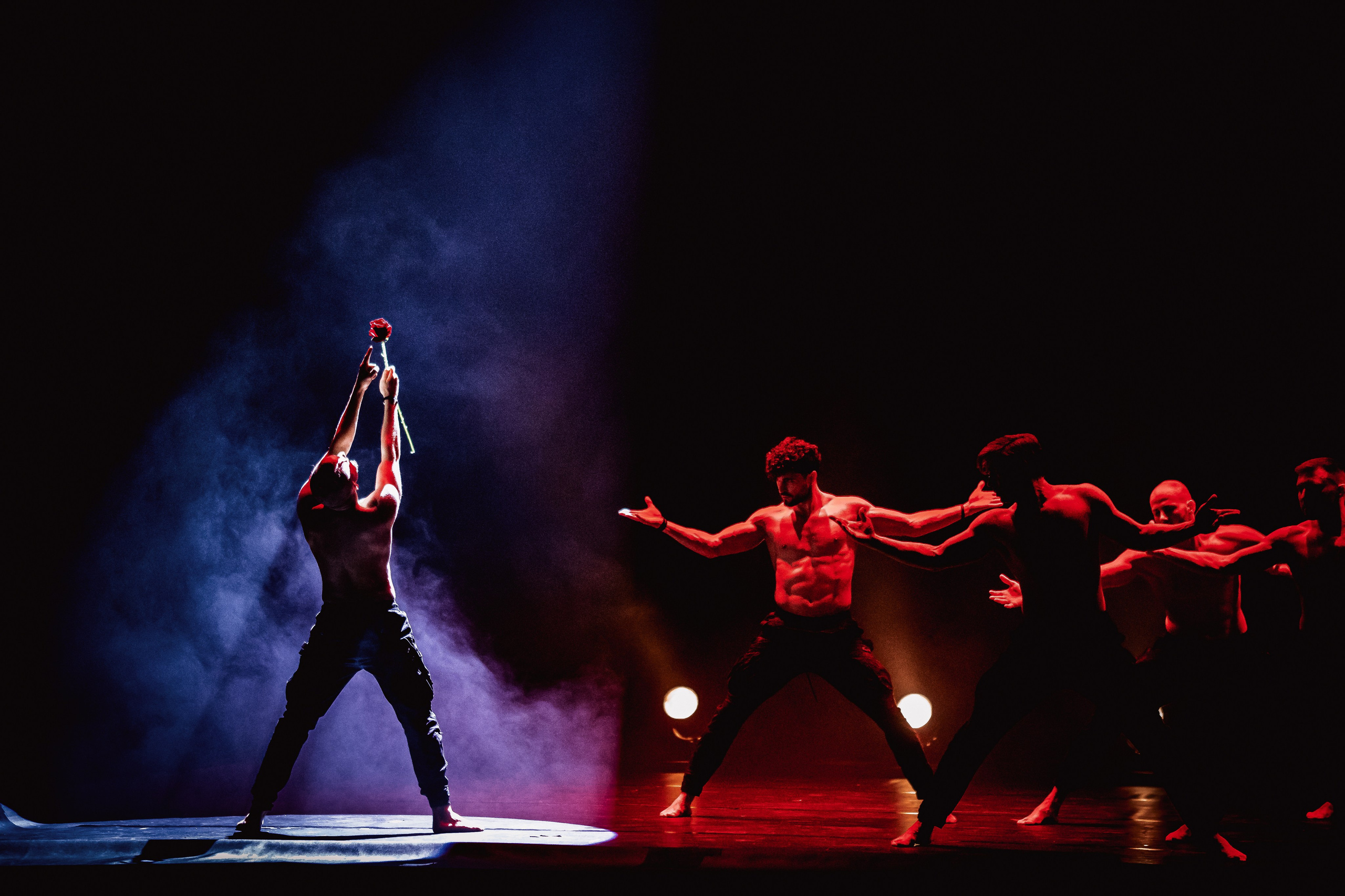 Шоу «Под дождём» 03 / 2025. ФОТОГРАФ ЕКАТЕРИНБУРГ