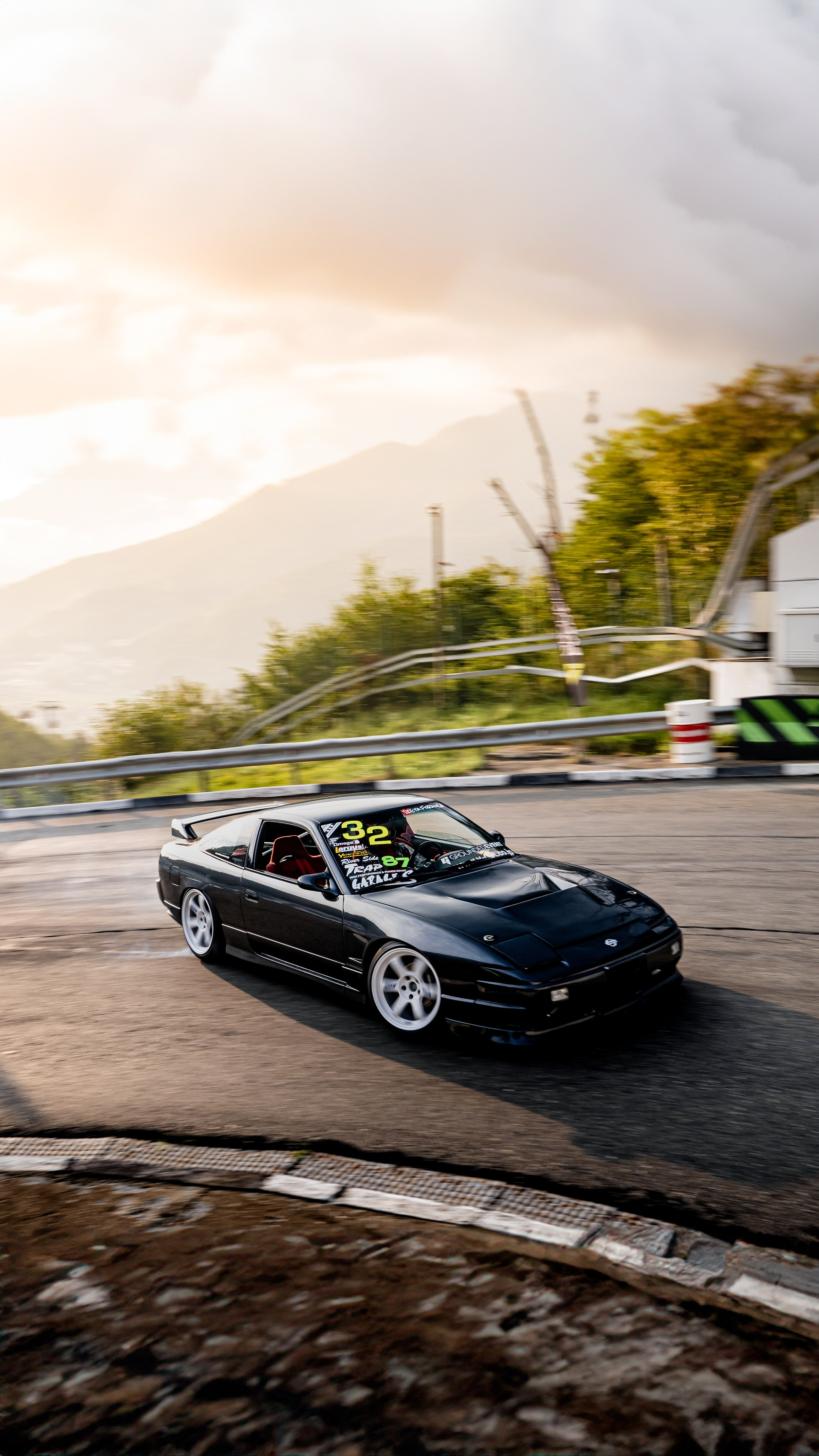 GROUNDED\25. АВТОСПОРТИВНЫЙ ФОТОГРАФ