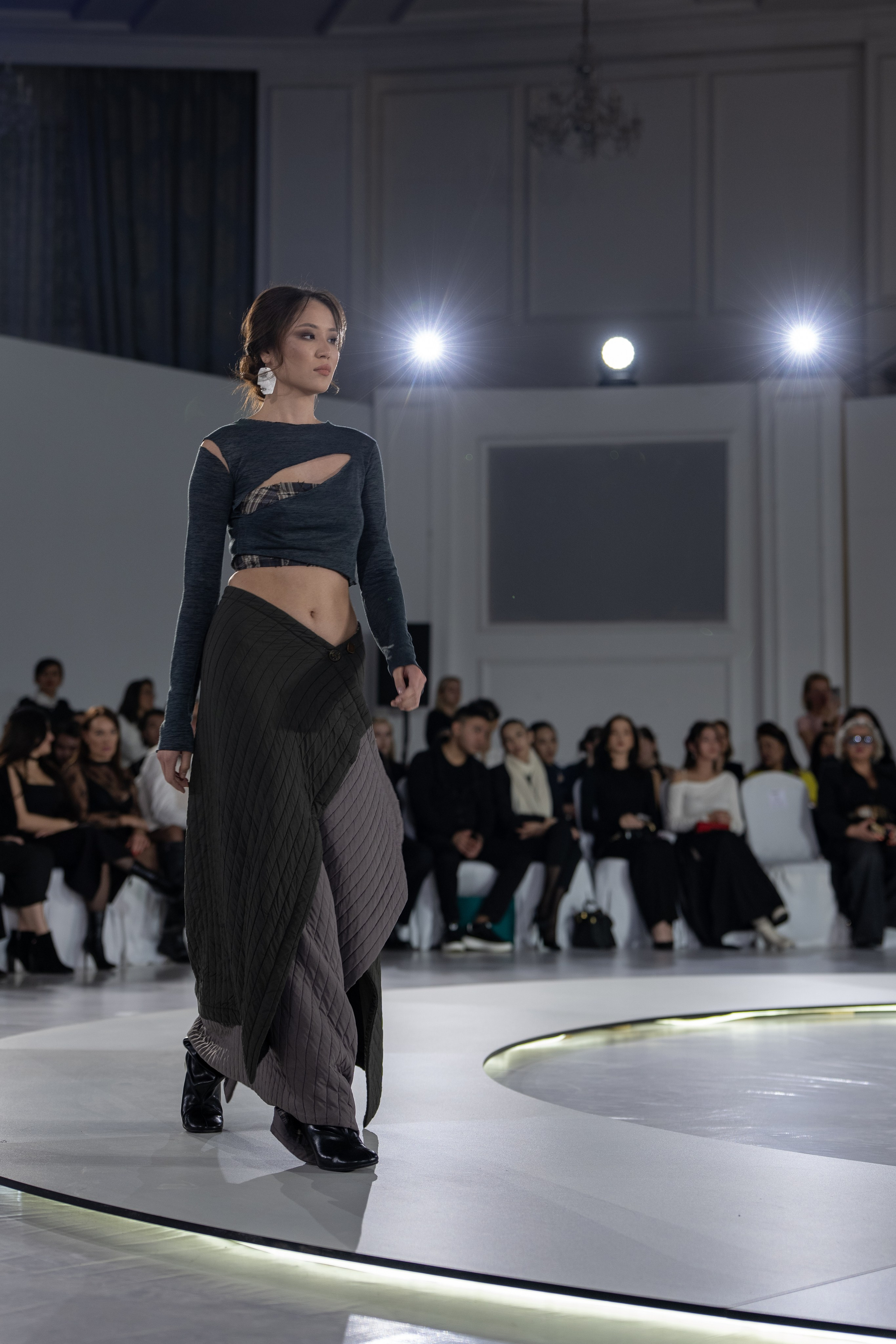 Design August. Сайт Алматинского НЮ АРТ, будуар и фэшн фотографа Дениса Карпенко