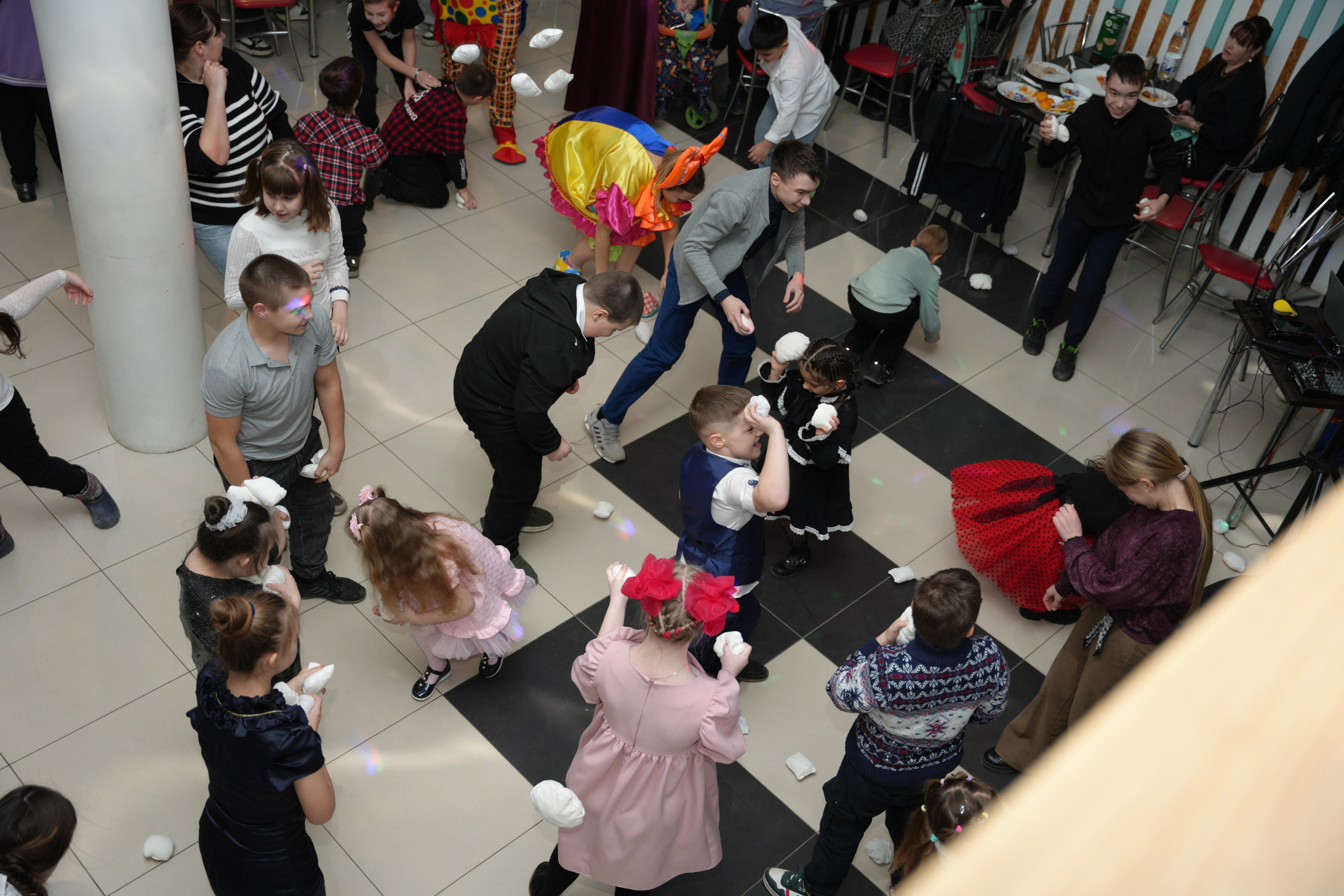 Социально —благотворительная акция «Ты в этом мире не один», посвященная Международному дню инвалидов. ВЫПУСКНЫЕ АЛЬБОМЫ, Школьный фотограф, семейный и свадебный в Саратове и области Ольга Плаксина