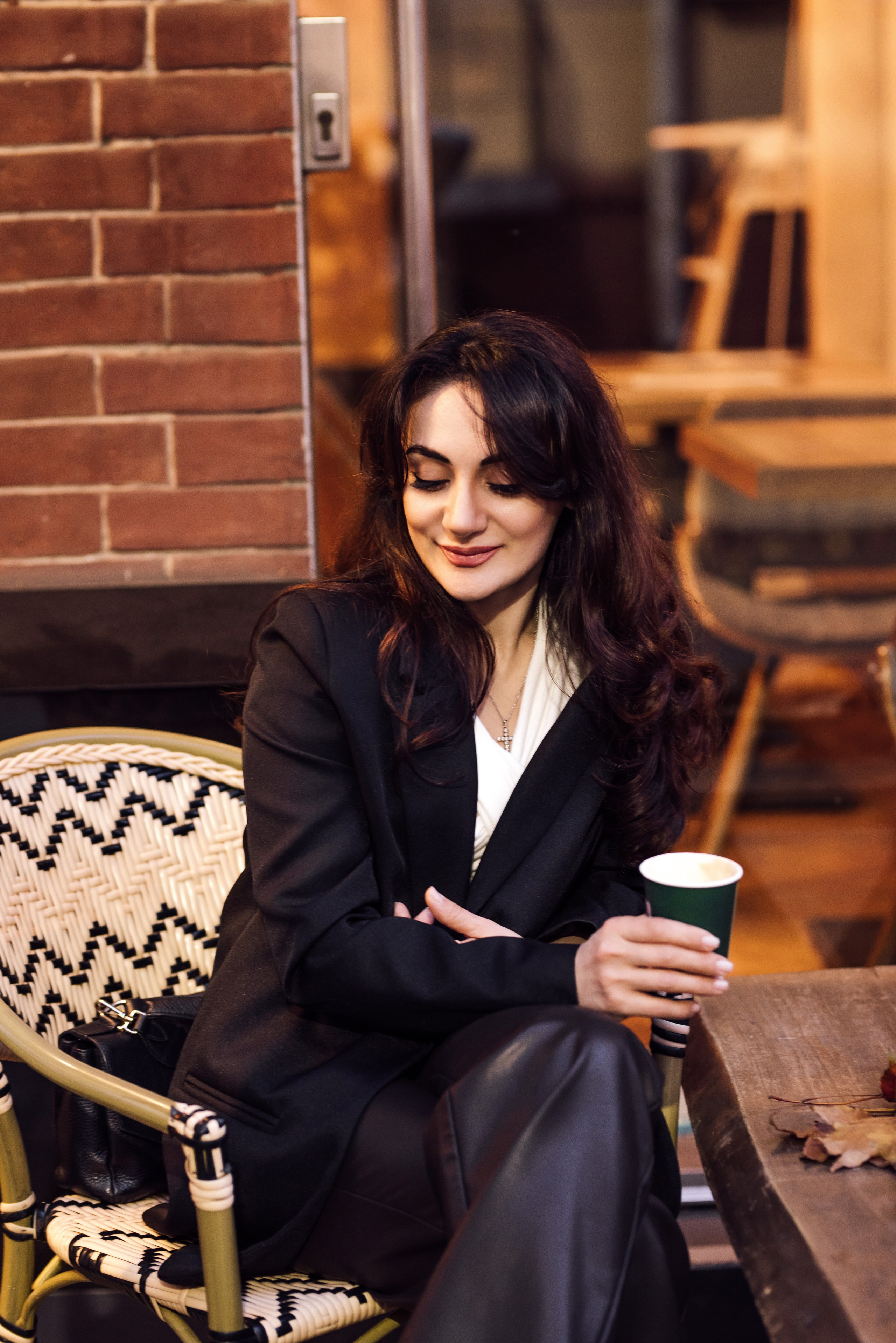 Мама и дочь, осенняя городская прогулка. Фотохудожник Наталия Кирсанова