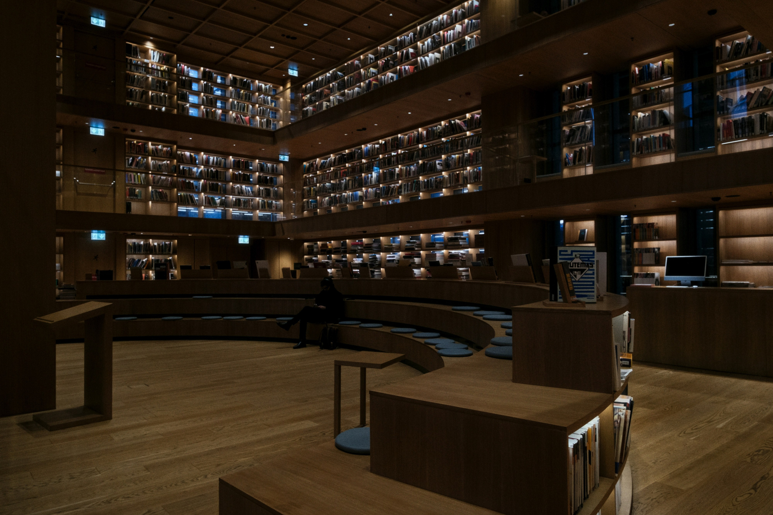 Beyoğlu x Karakoy, Istanbul / Türkey AW26. Фотограф Юрин Евгений