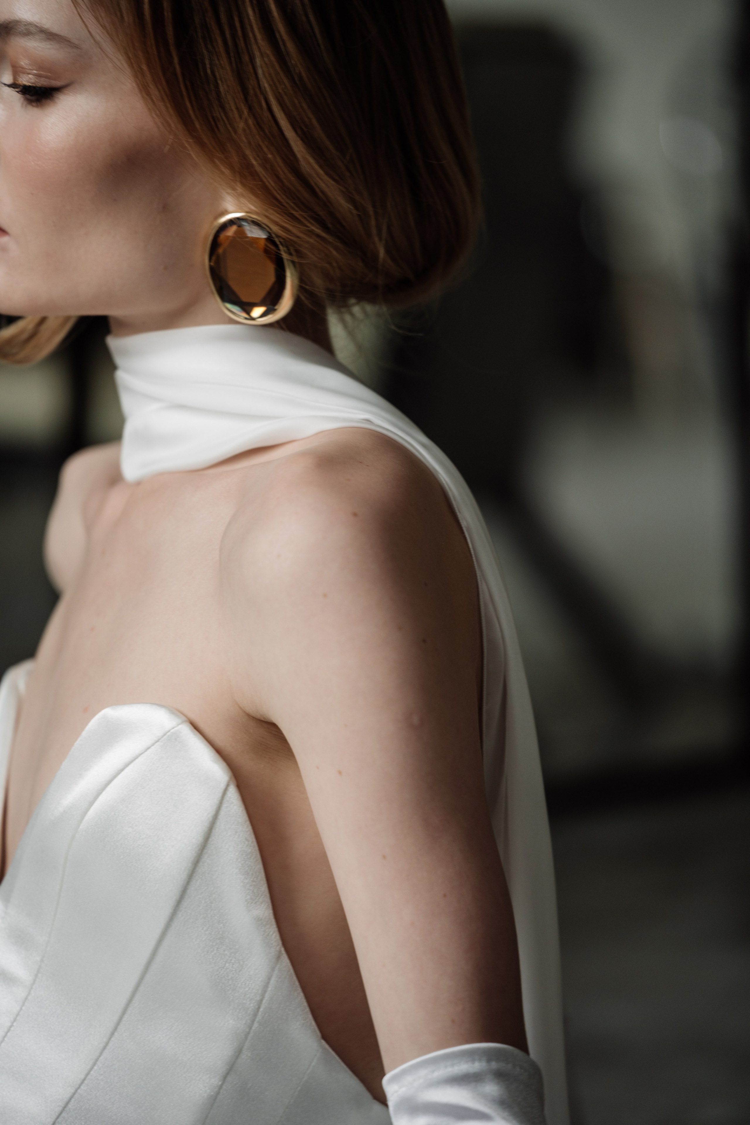 Свадебный фотограф Абрау-Дюрсо — современная студийная фотосессия пары.