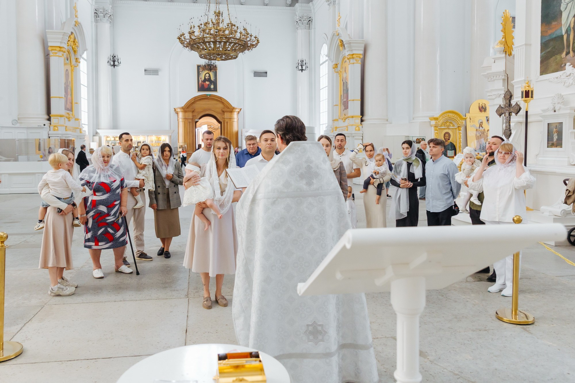 Смольный собор крещение сколько стоит, где провести крещение спб, душевный батюшка смольный собор, цена крестин, где покреститься взрослому
