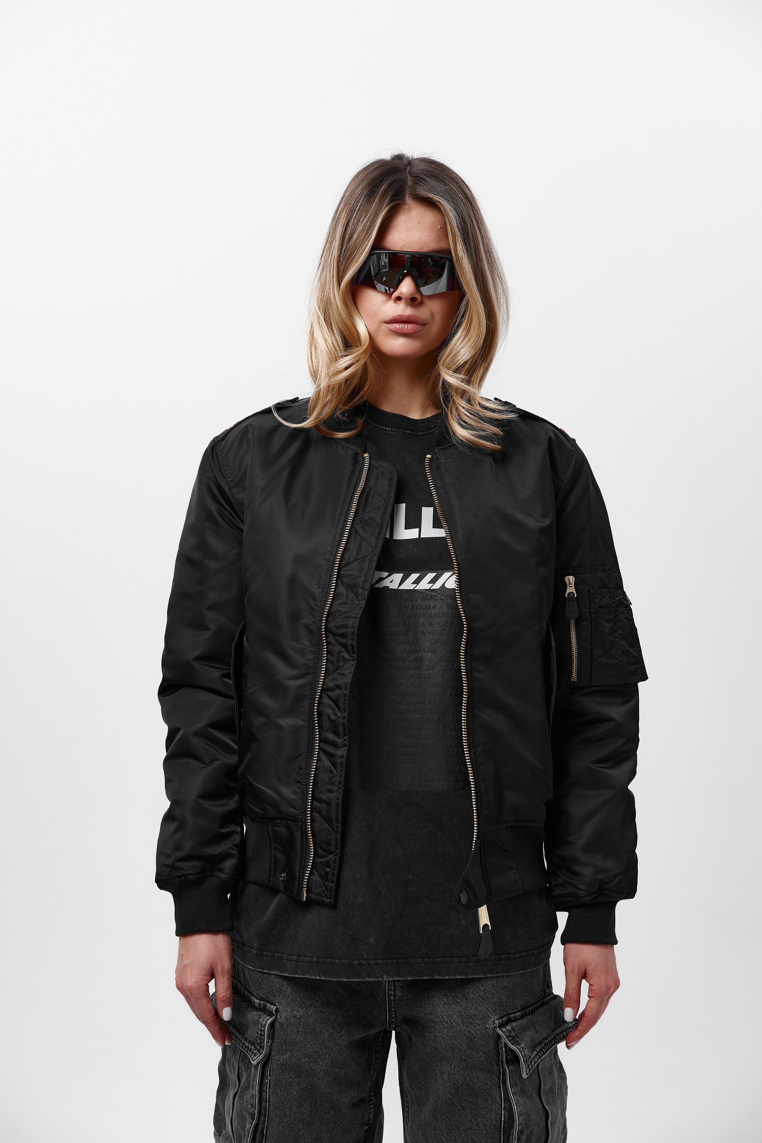 Куртки женские. Фотограф для маркетплейсов в Москве