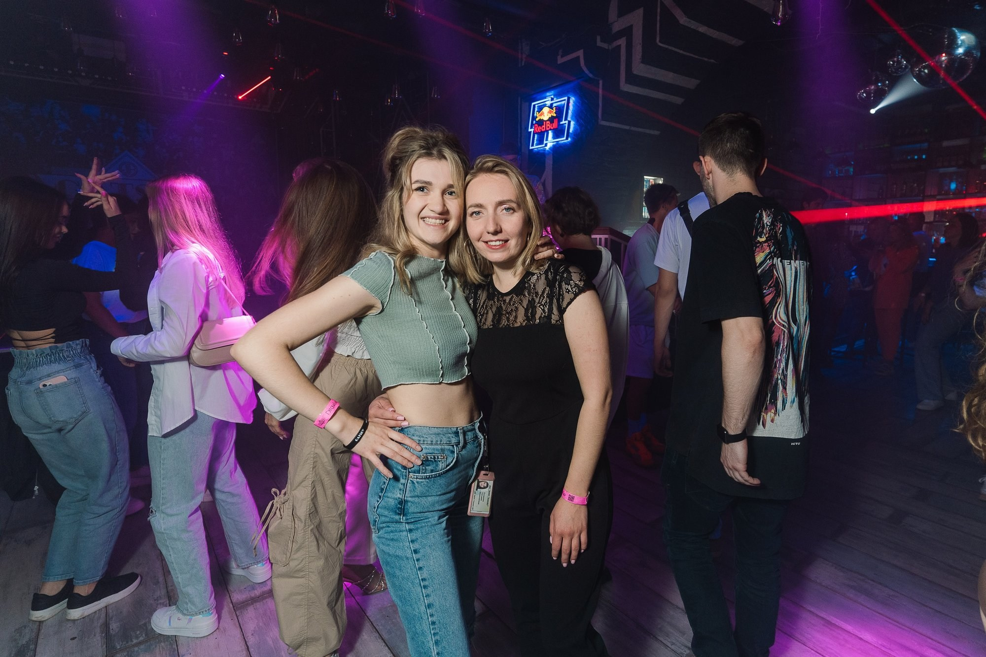 Клубы и Бары