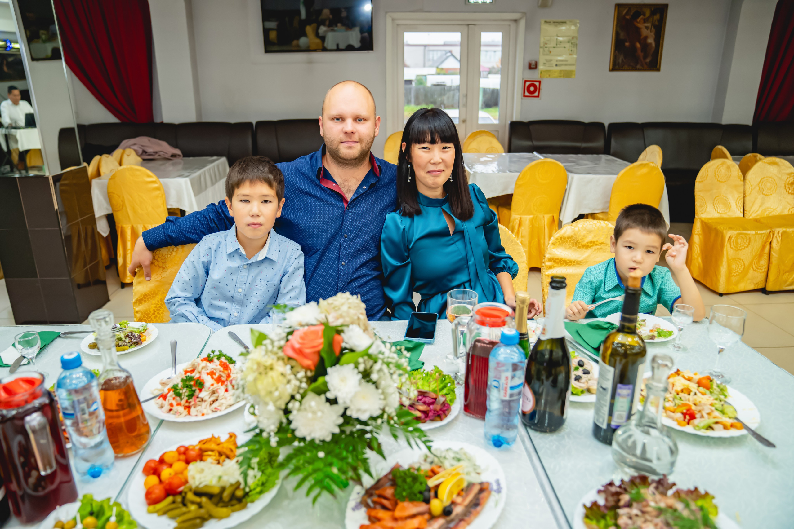 Осенняя Свадьба 2024. Занимаюсь профессиональной фотографией и живу рядом с Байкалом. Работаю в разных жанрах