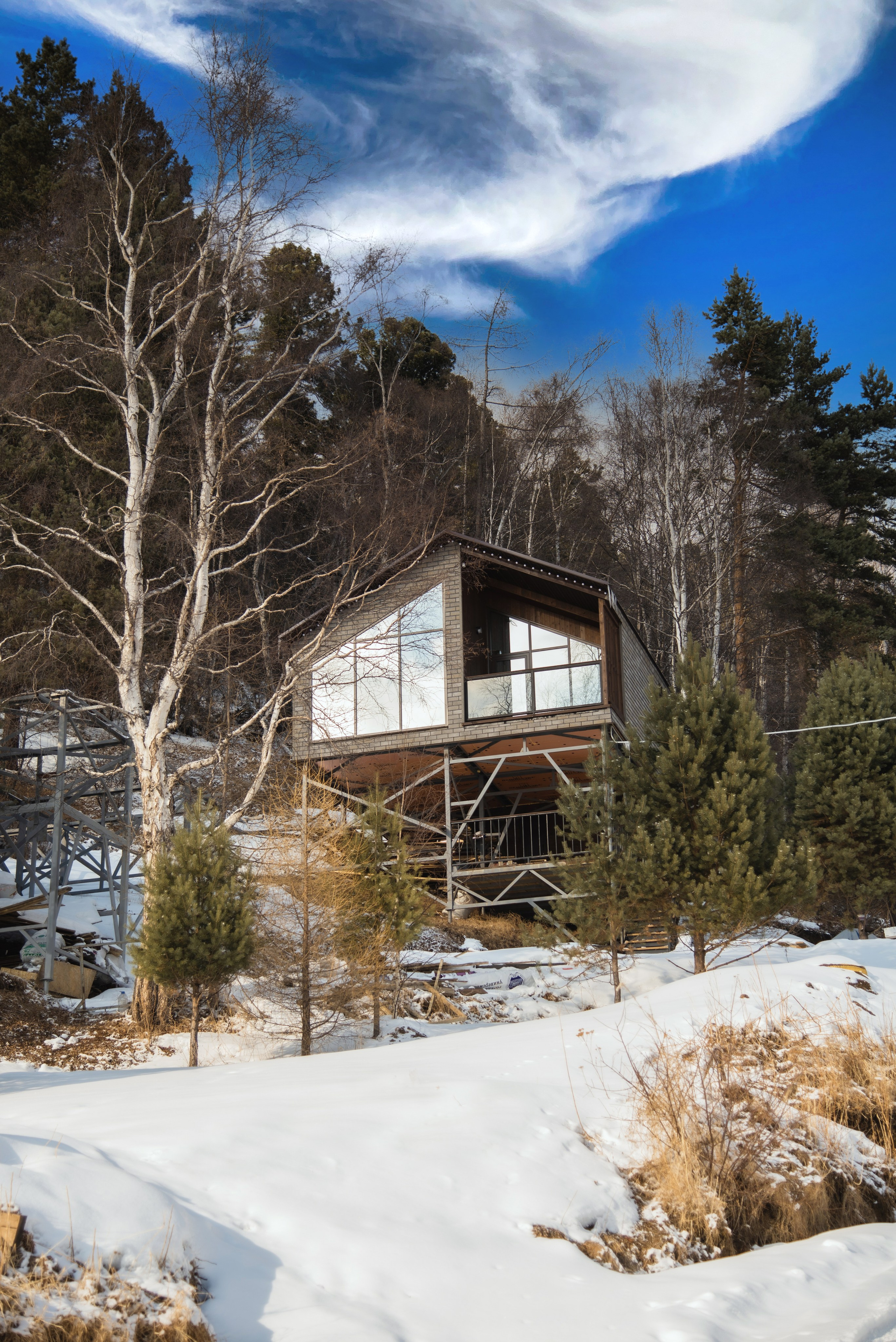 Интерьерная съемка частного гостевого дома. Занимаюсь профессиональной фотографией и живу рядом с Байкалом. Работаю в разных жанрах