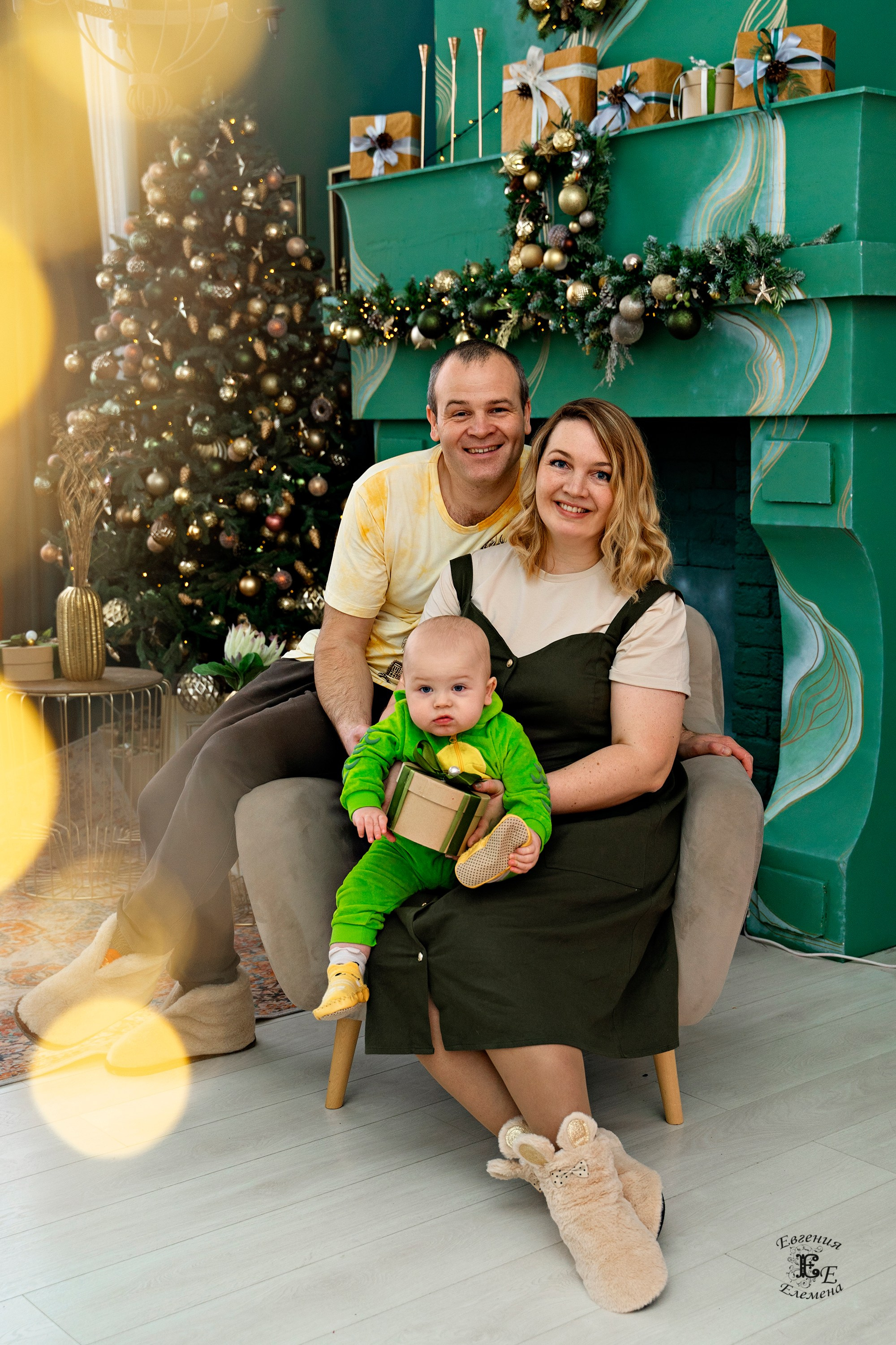 В студийном интерьере. Семейный и портретный фотограф в Санкт-Петербурге Евгения Елемена