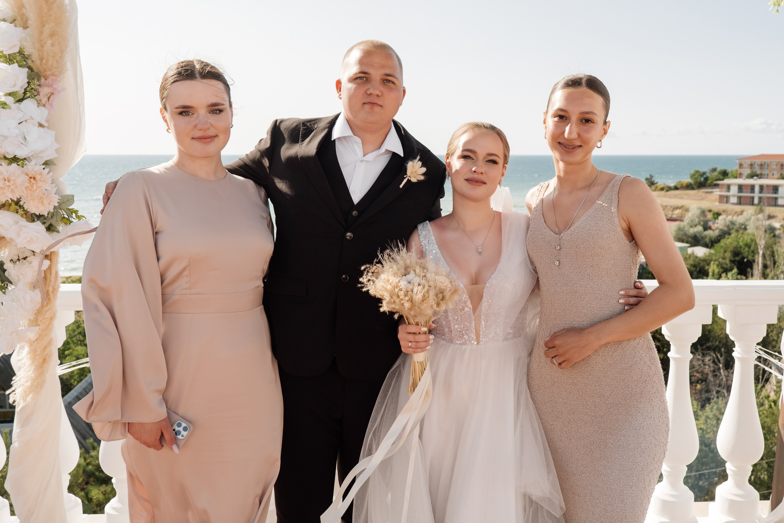 Свадебный ретопртаж. Профессиональная фотосъемка в Крыму. Натуральные эмоции и живые кадры. Забронируйте дату прямо сейчас!