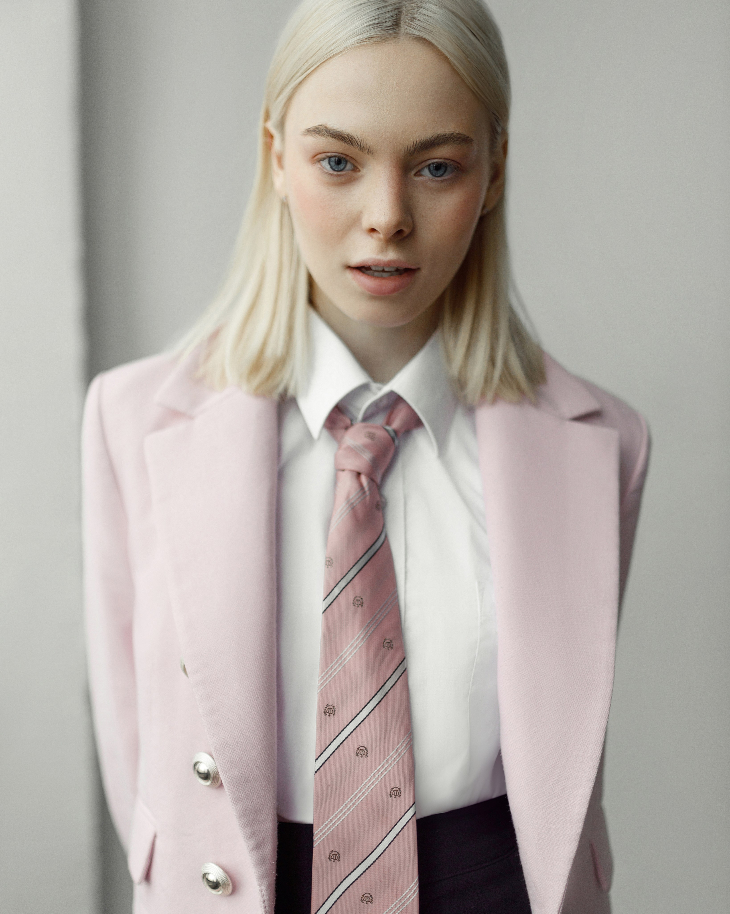 минимализм циклорама образы для фотосессии фотограф обработка фото макияж нюд аксессуары для фотосессии съемка для бренда фотосессия для бренда съемка  для блогера контент для блогеров москва контент-съемка визажист стилист москва топовый фотограф москва  ретушер москва ретушь фотосессия москва