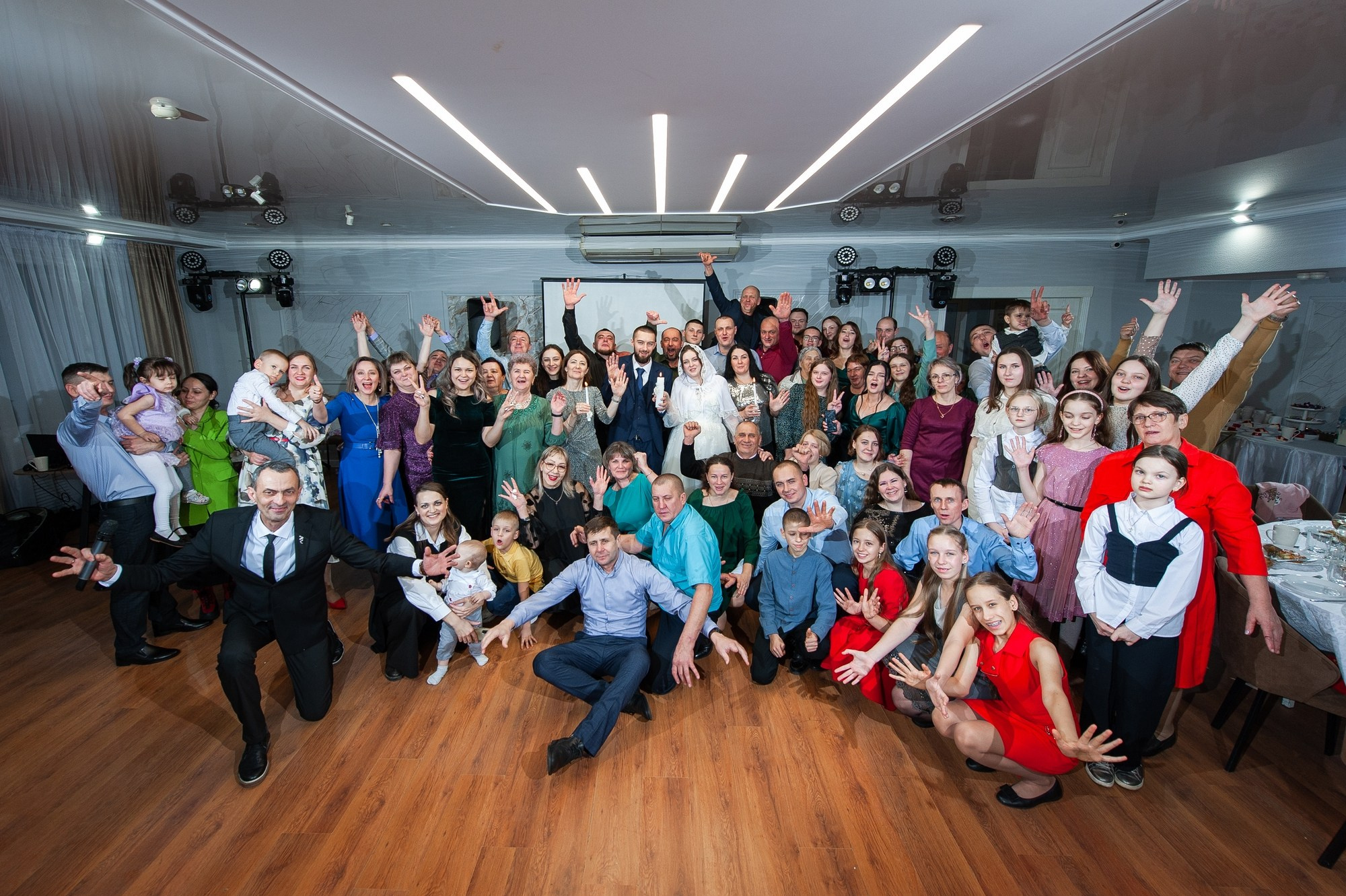 Студия и банкет. Свадебный и семейный фотограф в Омске Мормулев Михаил