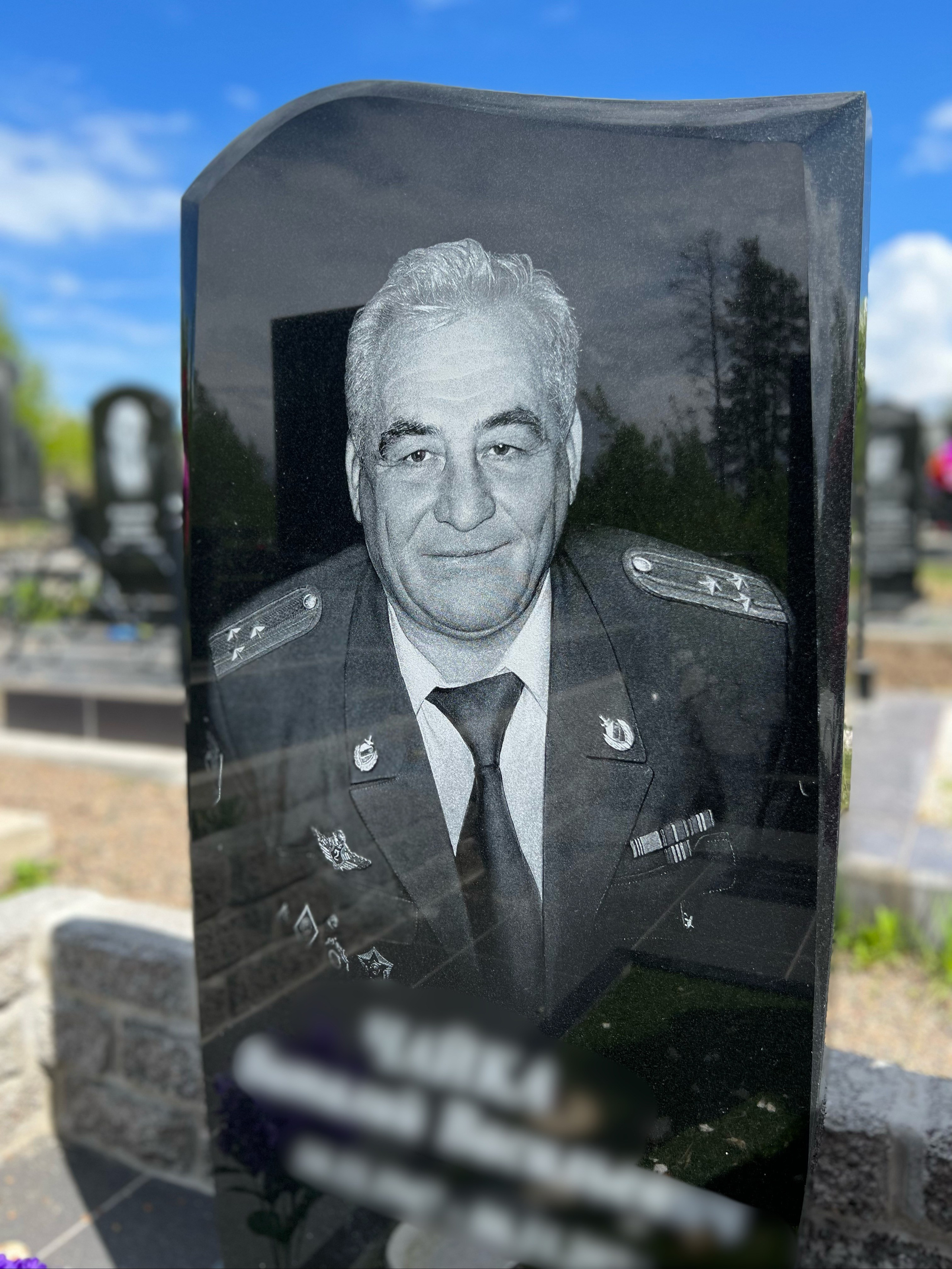 Гравировка от наших художников. ГРАНИТ26 Ритуальные услуги Железногорск. Благоустройство могил, продажа памятников