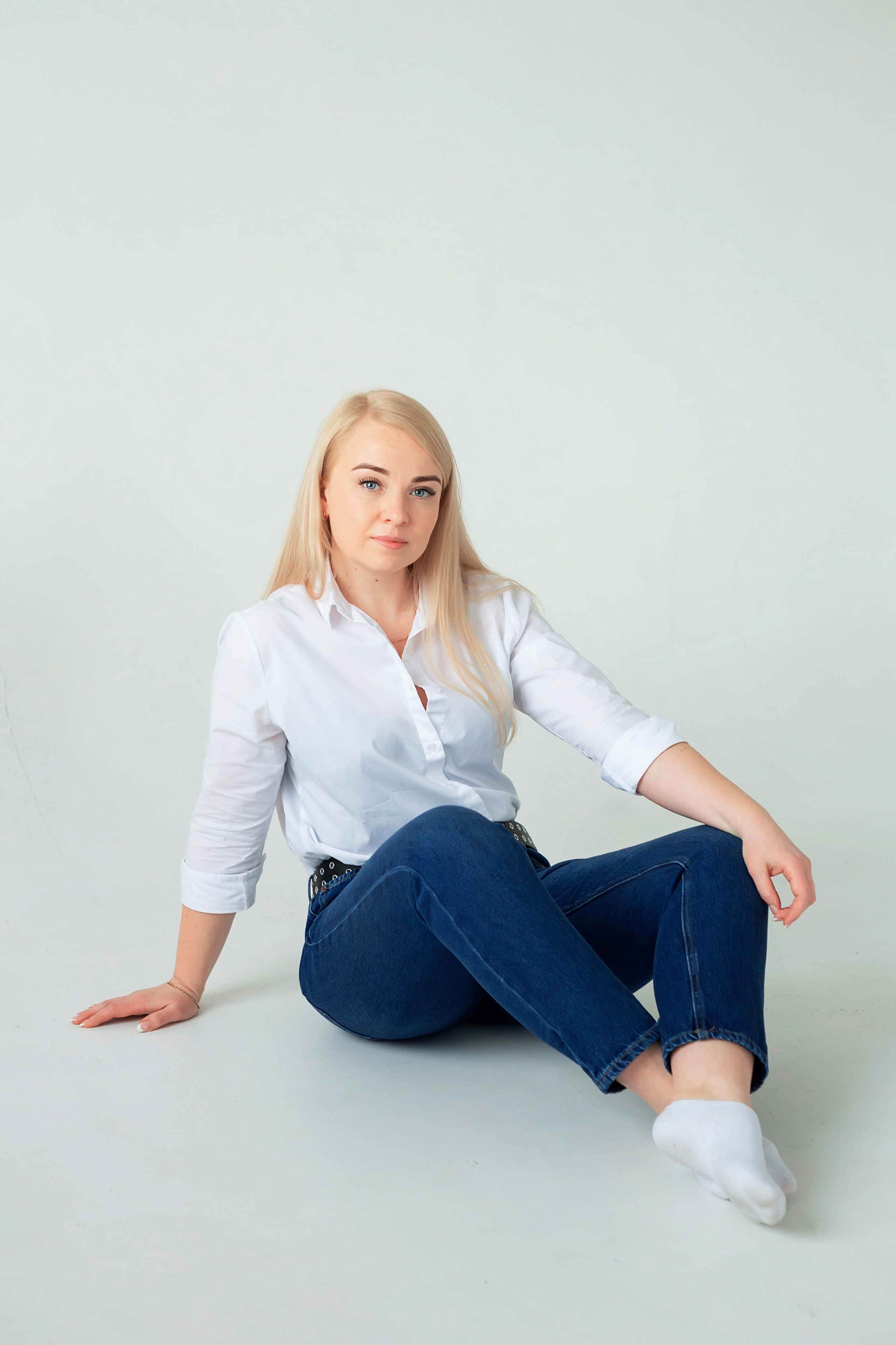 Минималистичная портретная съемка в фотостудии Санкт-Петербурга. Портретный фотограф в Санкт-Петербурге