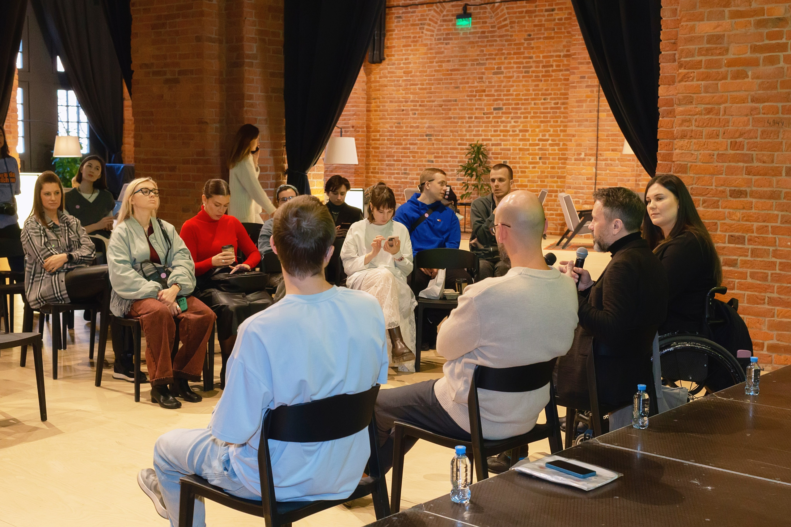 Фотосъемка дискуссии в Новой Голландии СПБ Публичное мероприятие. Портретные фотосессии, контент-съемки, репортаж