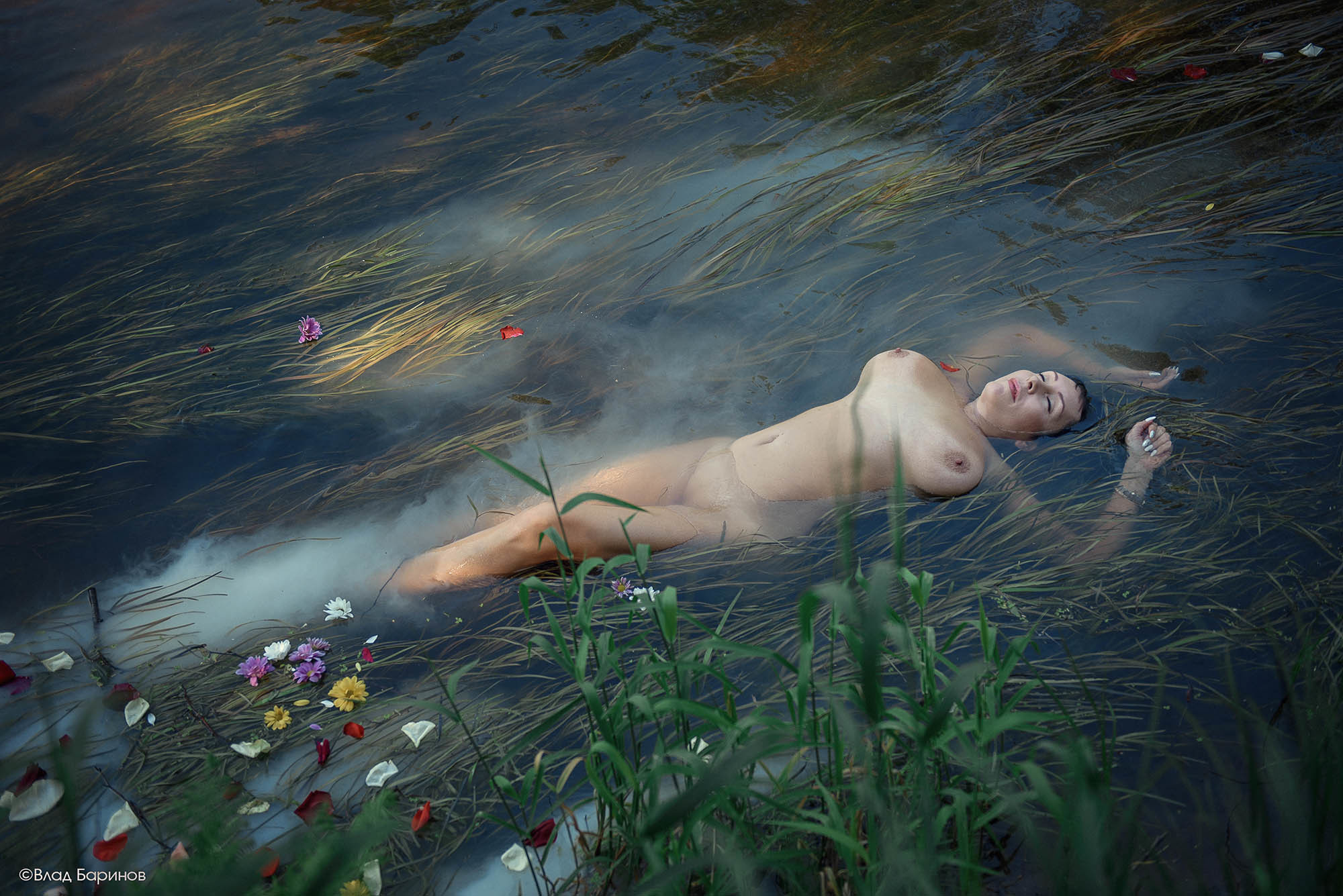 обнаженная фотосессия в воде