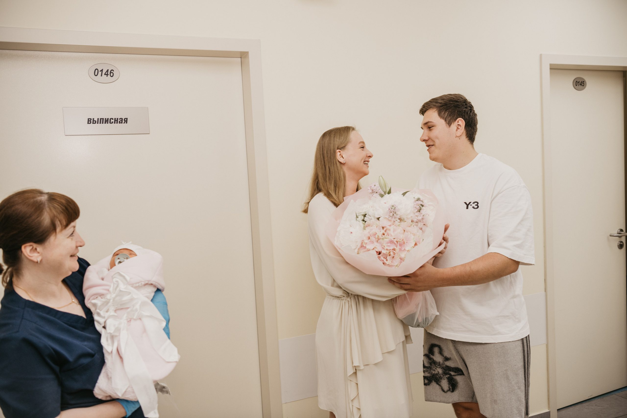 Выписка Виктории. Мать и дитя. Фотограф на выписку из роддома в Москве и МО