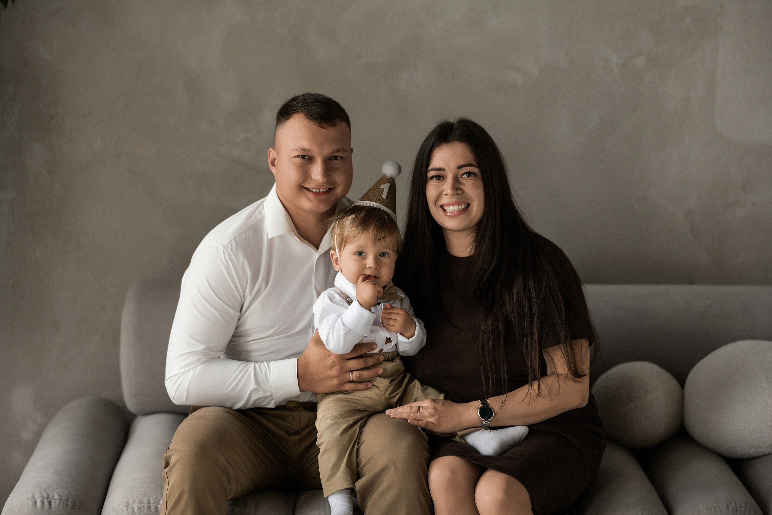 Семейная фотосессия на первый день рождения в Красноярске. 📸 Свадебный и семейный фотограф в Красноярске Тихомиров Евгений | 17 лет опыта | 800+ свадеб