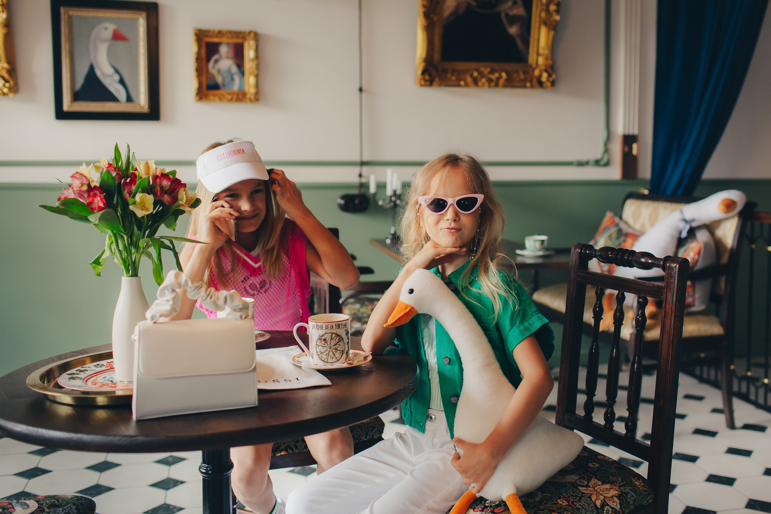 Съёмка подружками в кафе. Фотограф Евгения Мальцева, Архангельск