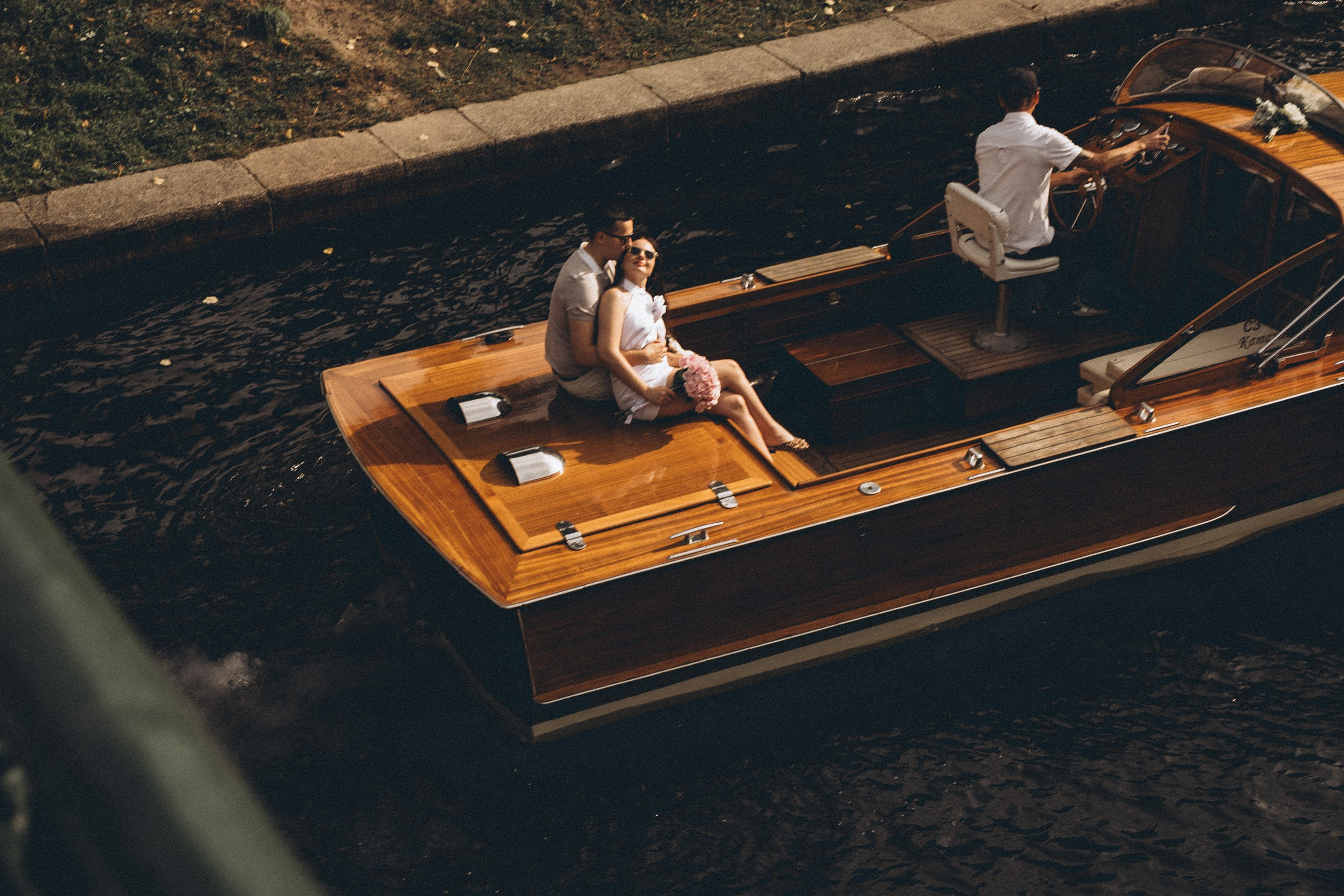 СВАДЕНБНАЯ СЬЕМКА НА КАТЕРЕ ПО КАНАЛАМ САНКТ-ПЕТЕРБУРГА И В АКВАТОРИИ НЕВЫ. Профессиональный фотограф, Санкт-Петербург — Виктория Богомолова