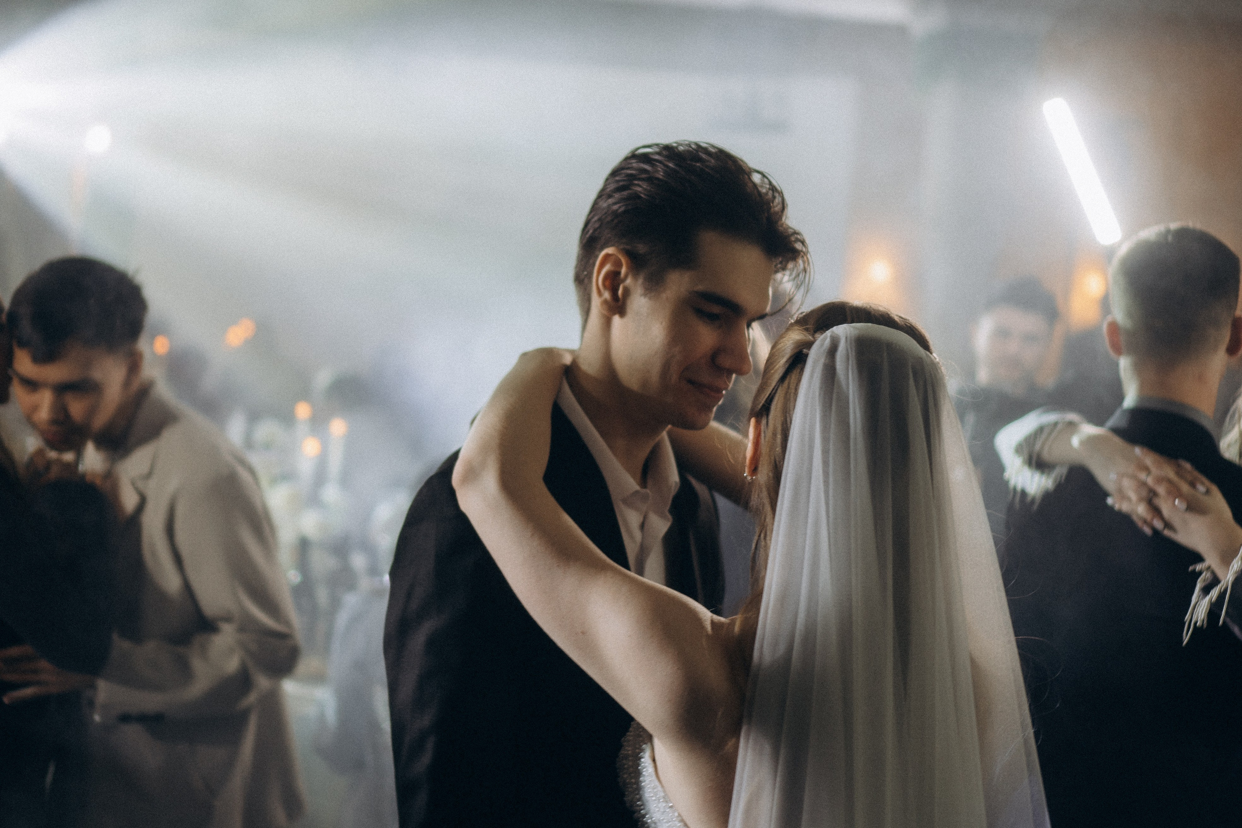 СВАДЕБНАЯ СЬЕМКА СБОРОВ В ОТЕЛЕ И ВЫЕЗД НА ЦЕРЕМОНИЮ (СНЯТО В СИБИРЕ В НИЖНЕВАРТОВСКЕ). Профессиональный фотограф, Санкт-Петербург — Виктория Богомолова