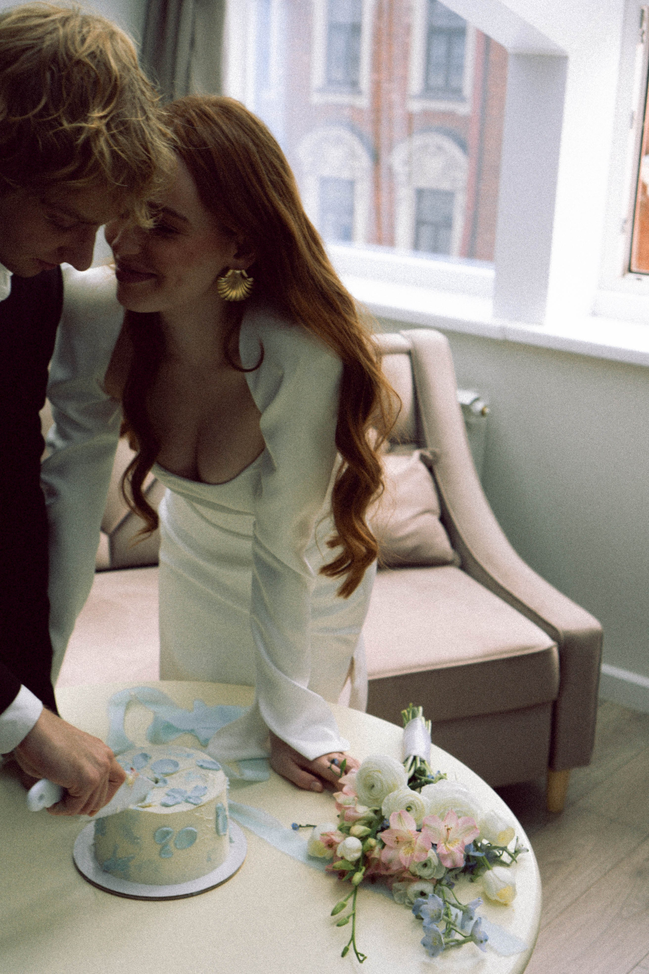 СВАДЕБНАЯ СЬЕМКА В ОТЕЛЕ. СБОРЫ ЖЕНИХА И НЕВЕСТЫ И ТАКЖЕ ТОР И ПОДГОТОВКА К ПРОГУЛКЕ. Профессиональный фотограф, Санкт-Петербург — Виктория Богомолова