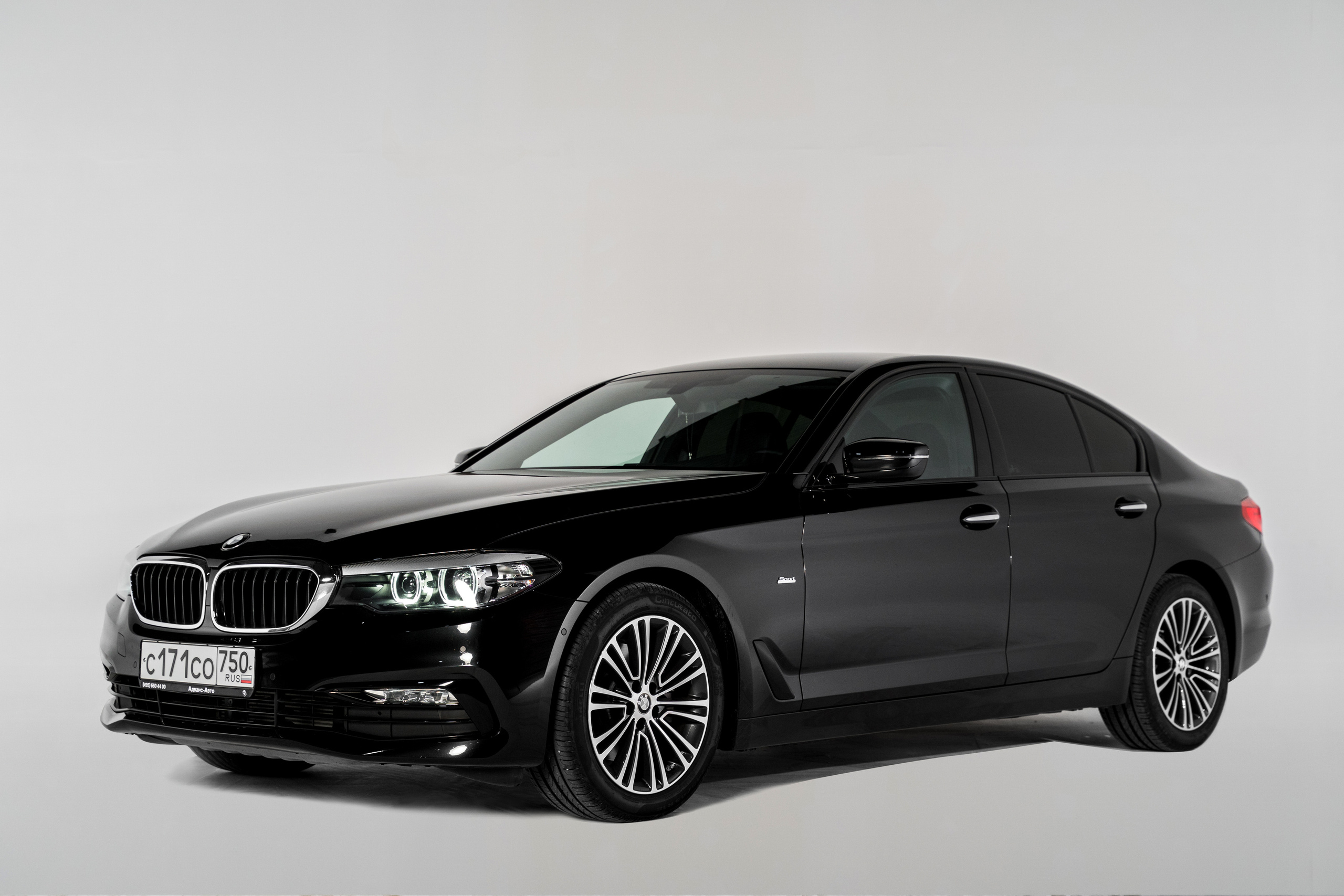 Съемка автомобилей в Москве для бизнеса и личных целей