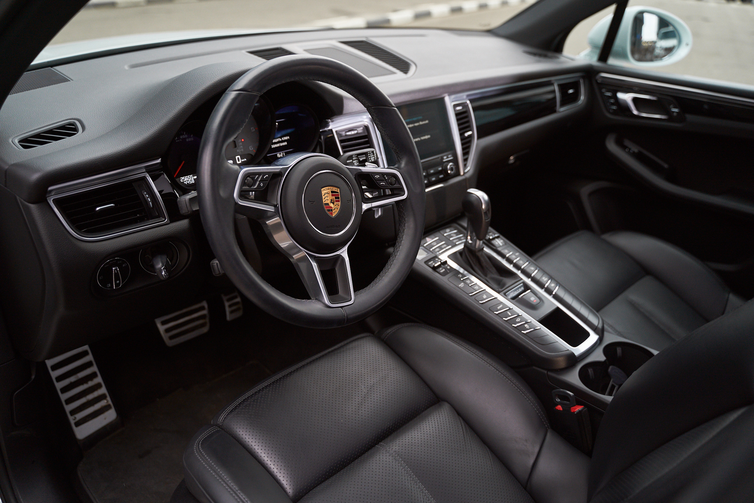 Съемка автомобилей в Москве для бизнеса и личных целей