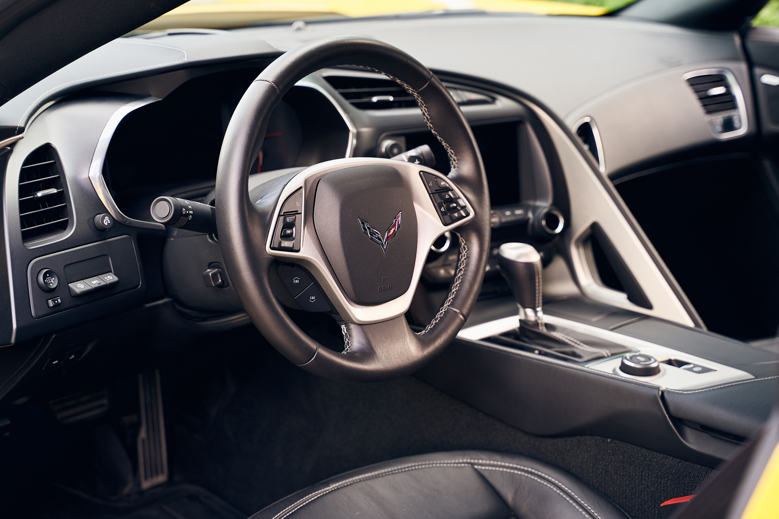 Съемка автомобилей в Москве для бизнеса и личных целей