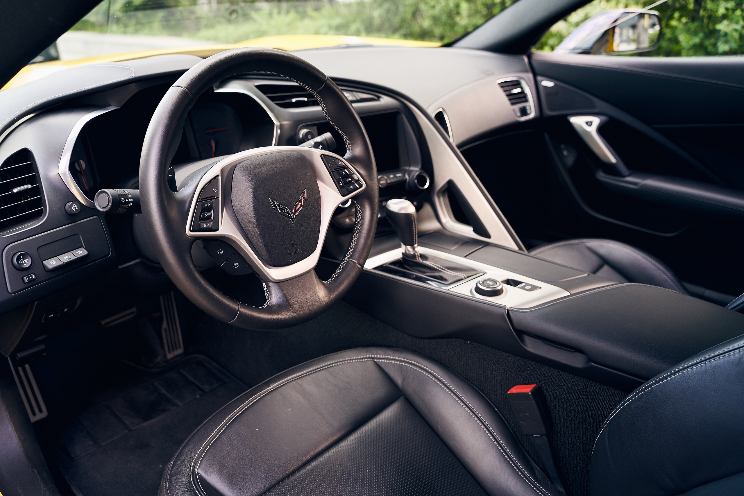 Съемка автомобилей в Москве для бизнеса и личных целей