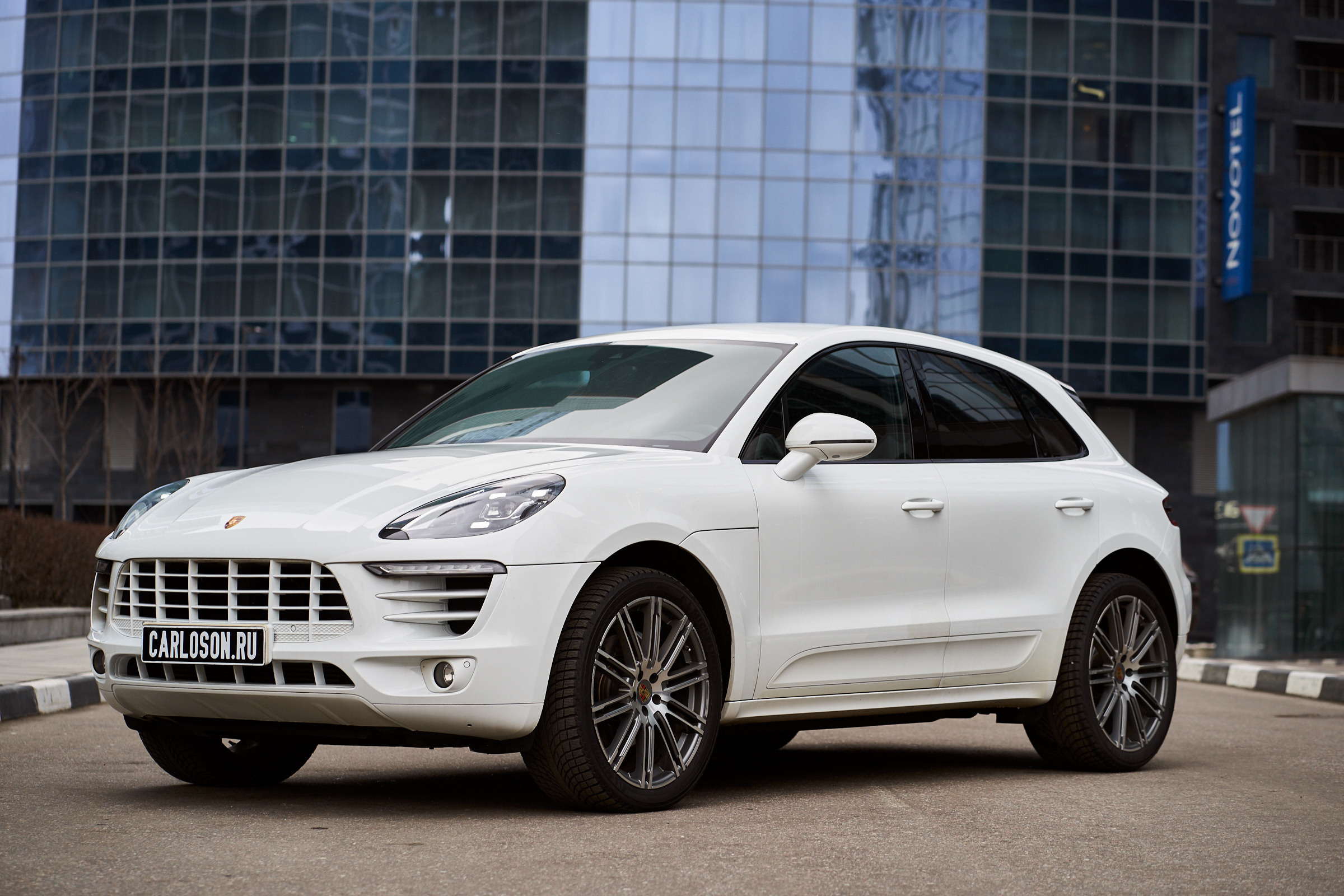 Съемка автомобилей в Москве для бизнеса и личных целей