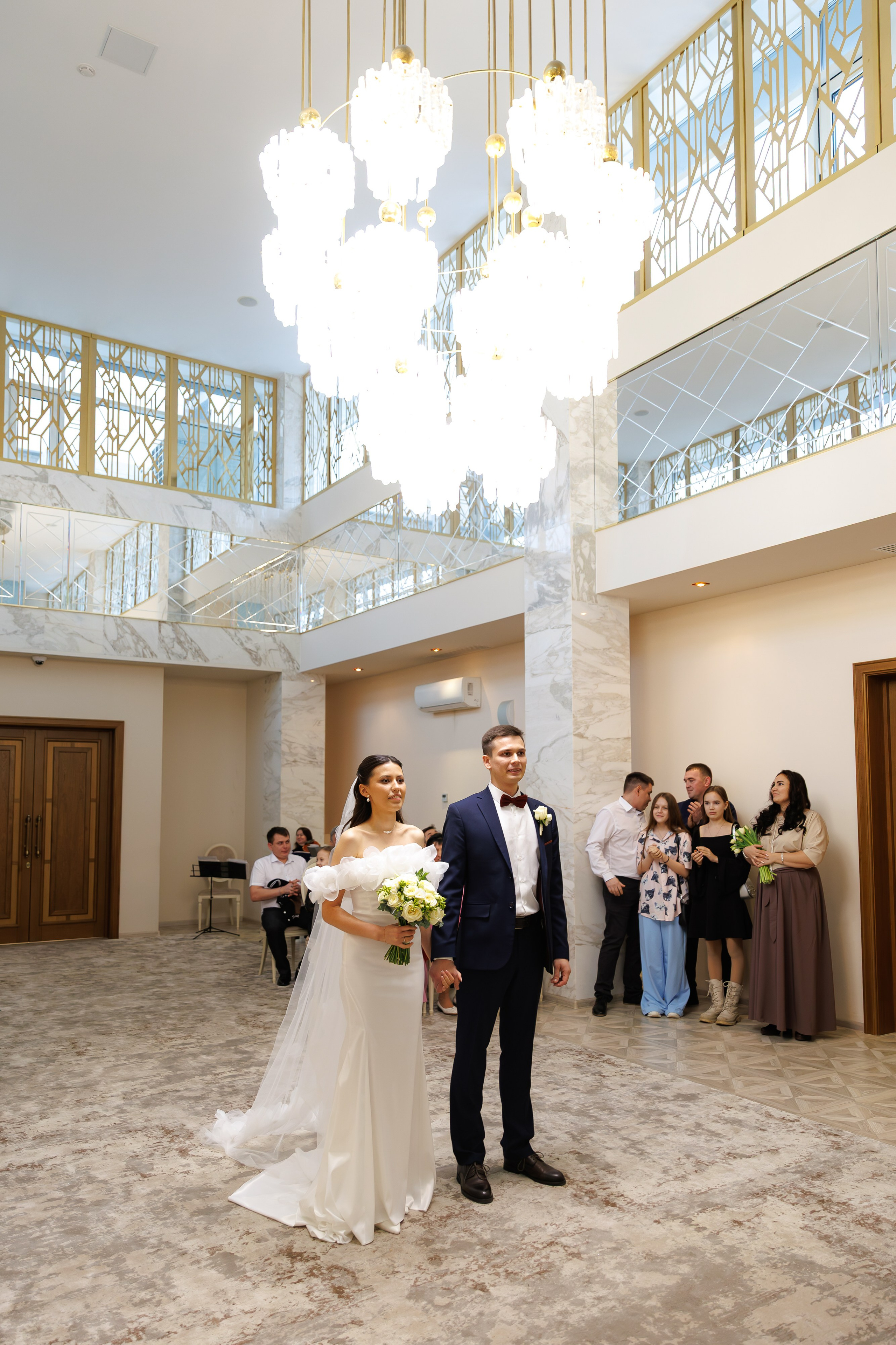 Свадебная фотосессия и сборы в гостинице Националь. Свадебный фотограф Москва и МО Сергей Киржаев