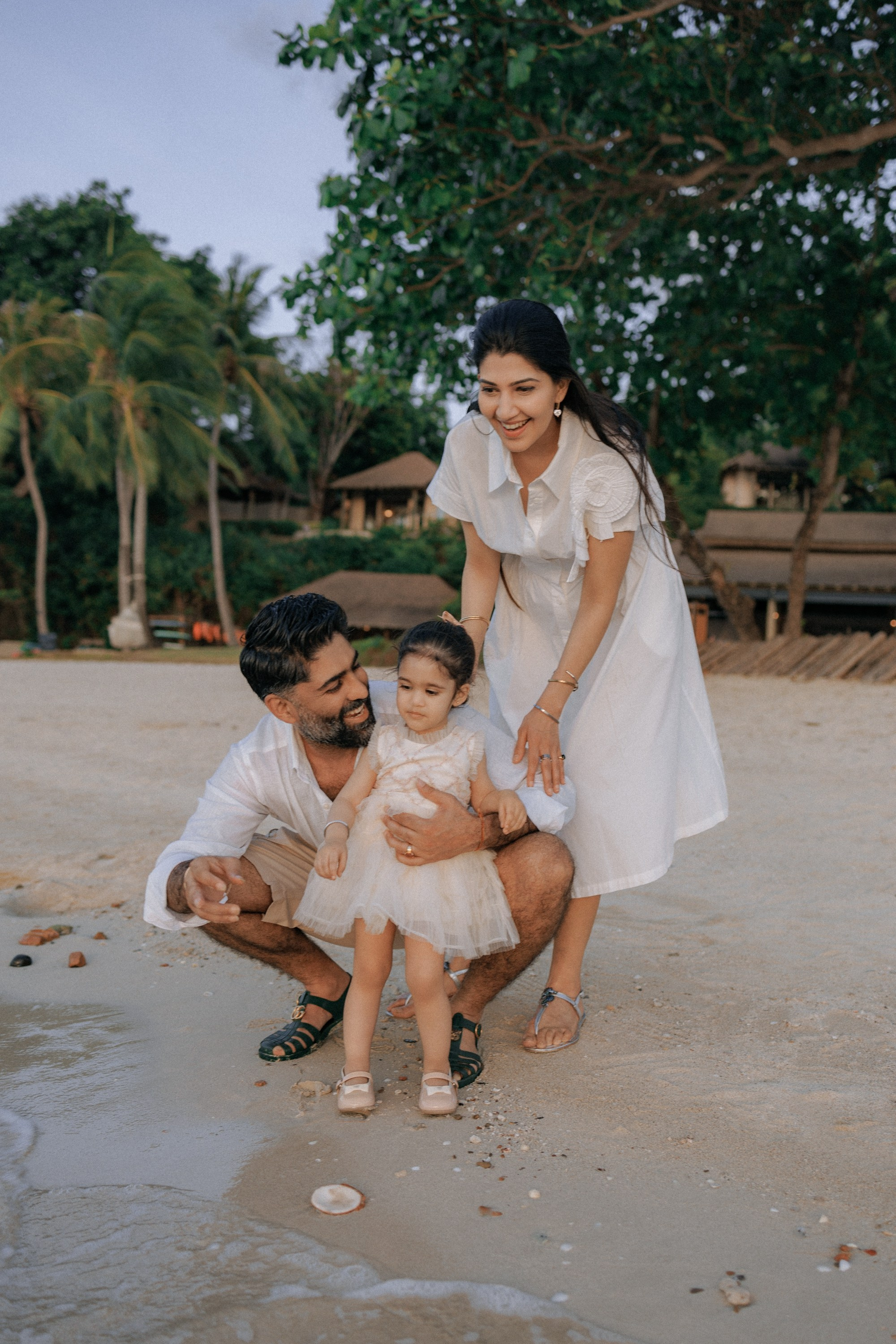 Family photoshoot in Phuket, Thailand. Fedor Lemeshko — Destination Wedding and Family Lifestyle photographer