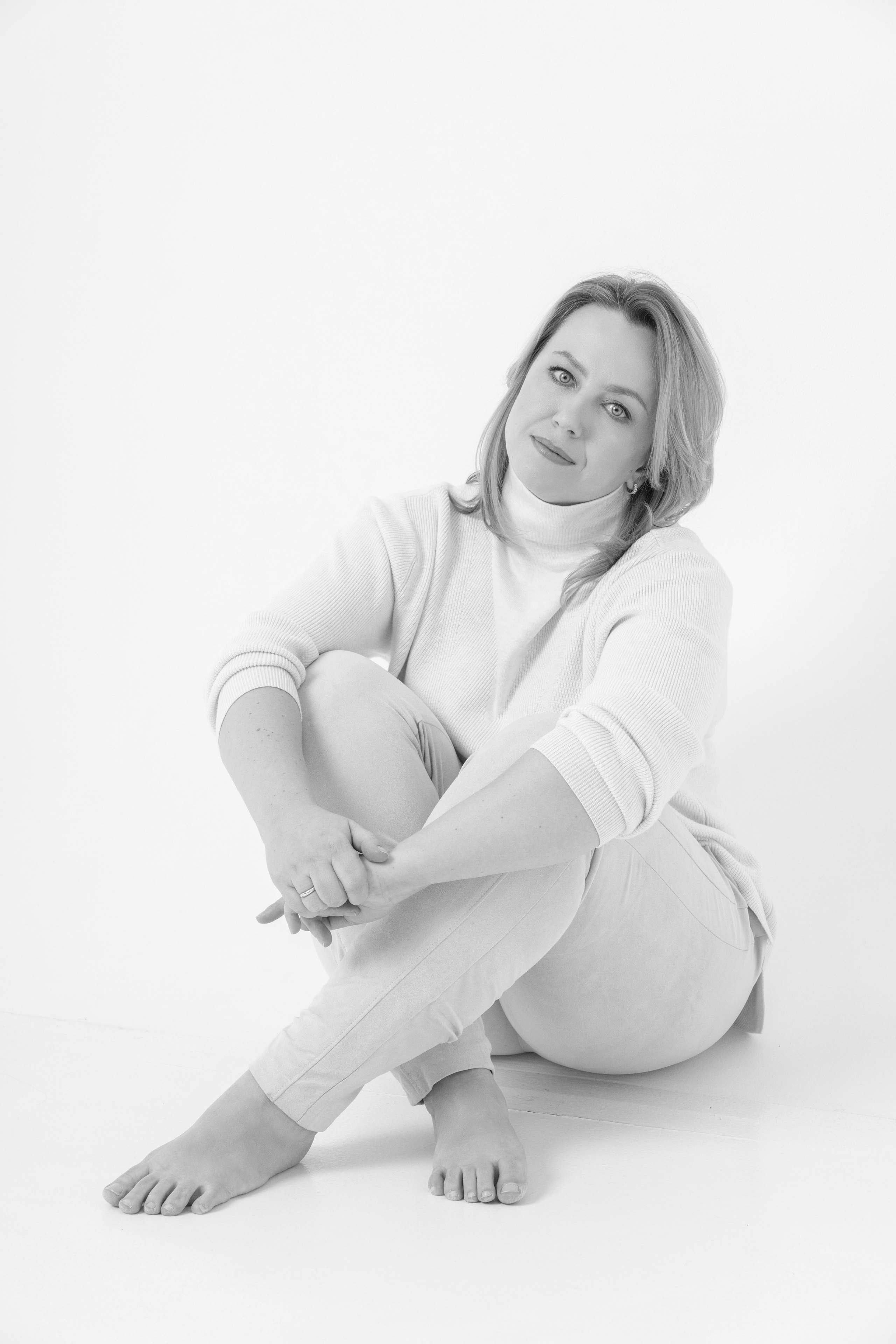 Фотоконтент, женский портрет. Занимаюсь профессиональной фотографией и живу рядом с Байкалом. Работаю в разных жанрах