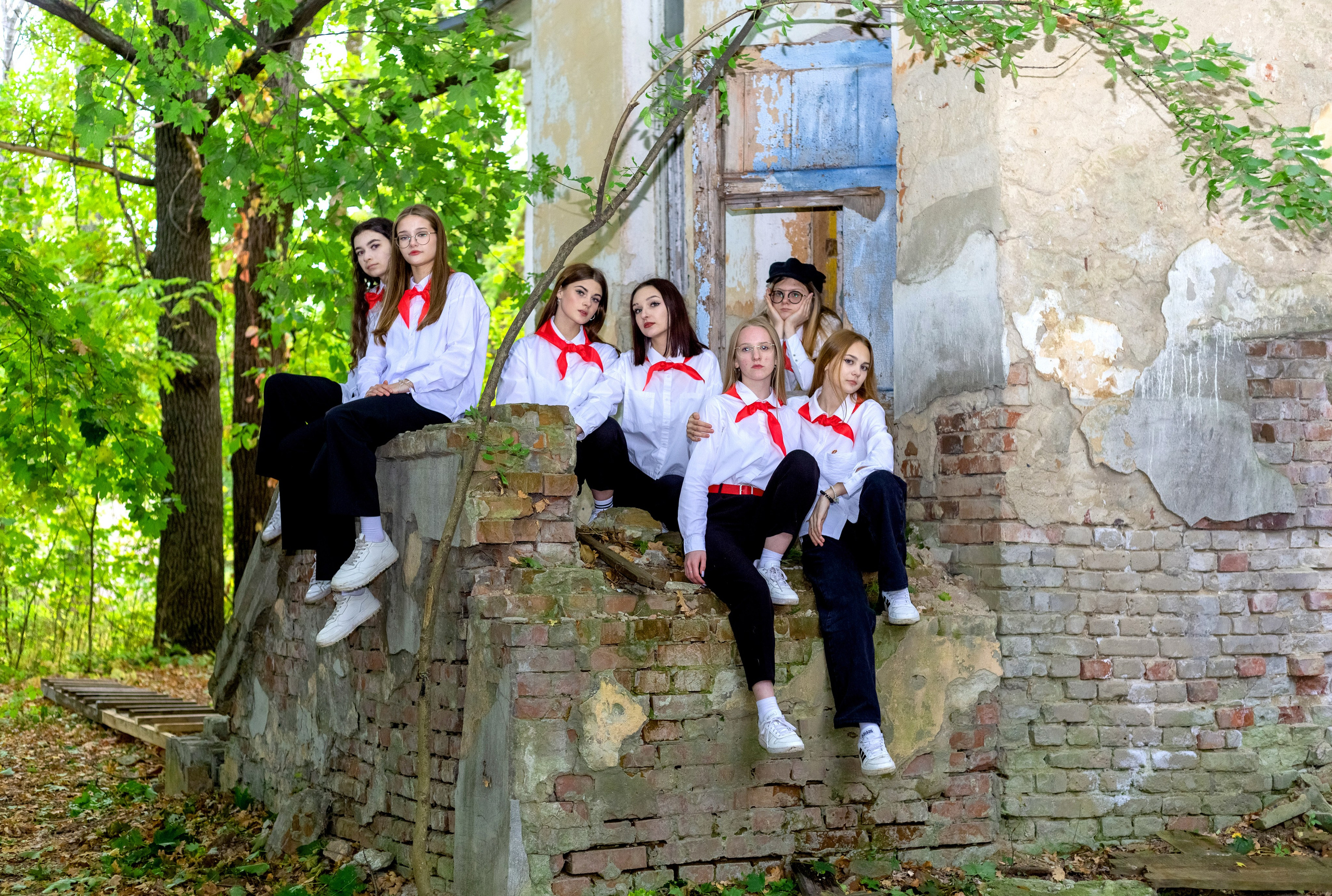 Пионеры заброшенная лесная школа, 9Б — школа 92. Выпускные альбомы Воронеж от Веры Соколовой