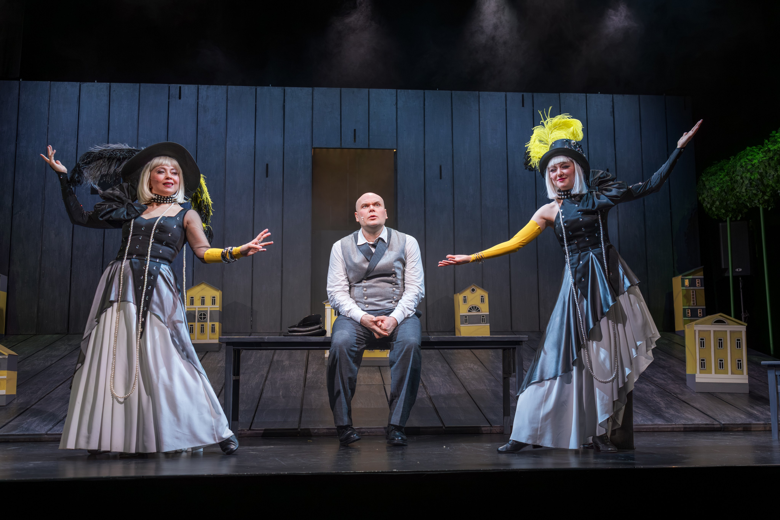 Театр Терезы Дуровой: Ревизор. Сайт фотографа Сергея Абрамова