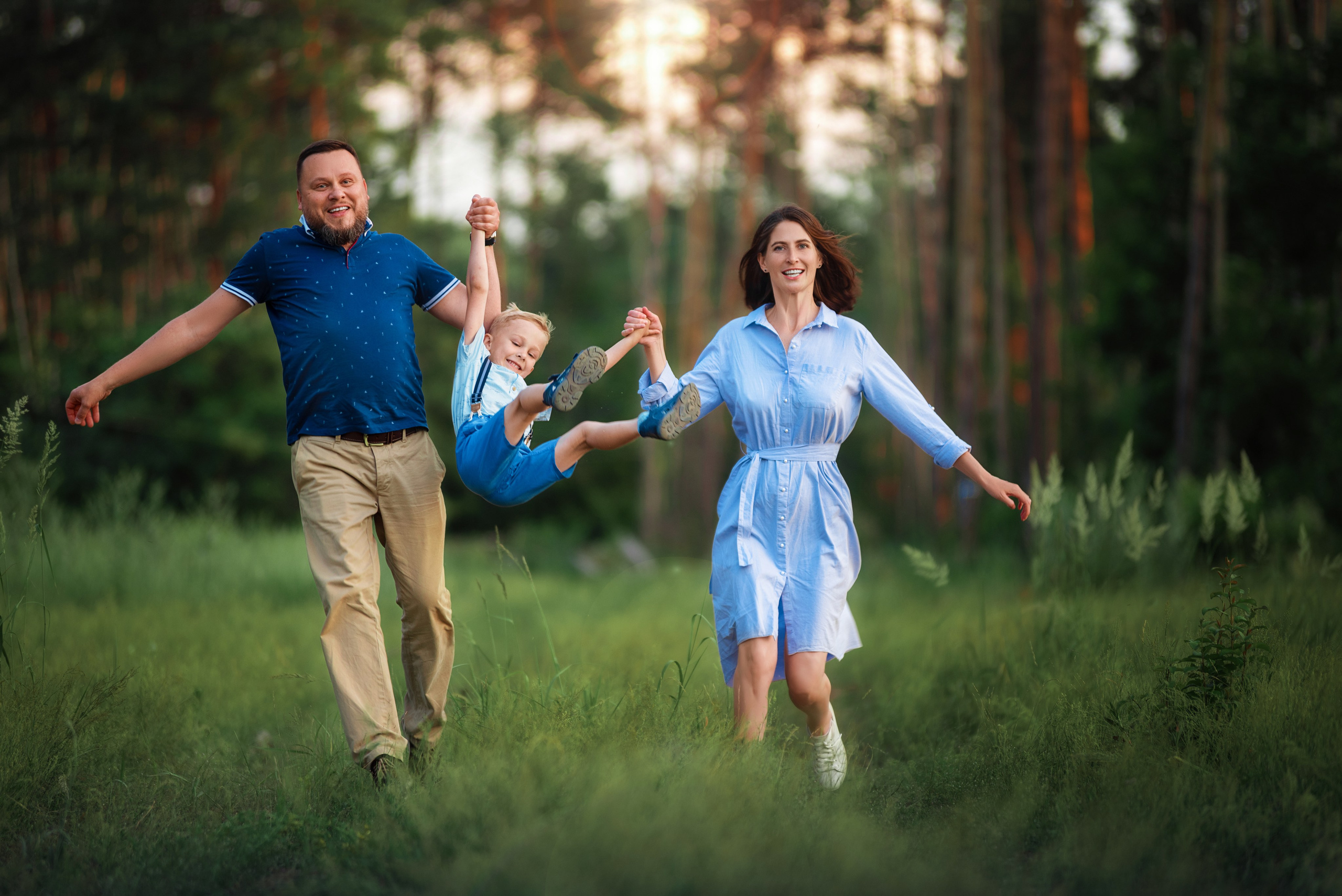 Семейный фотограф в воронеже Семейная фотосессия дети мама папа и ребенок фото на природе