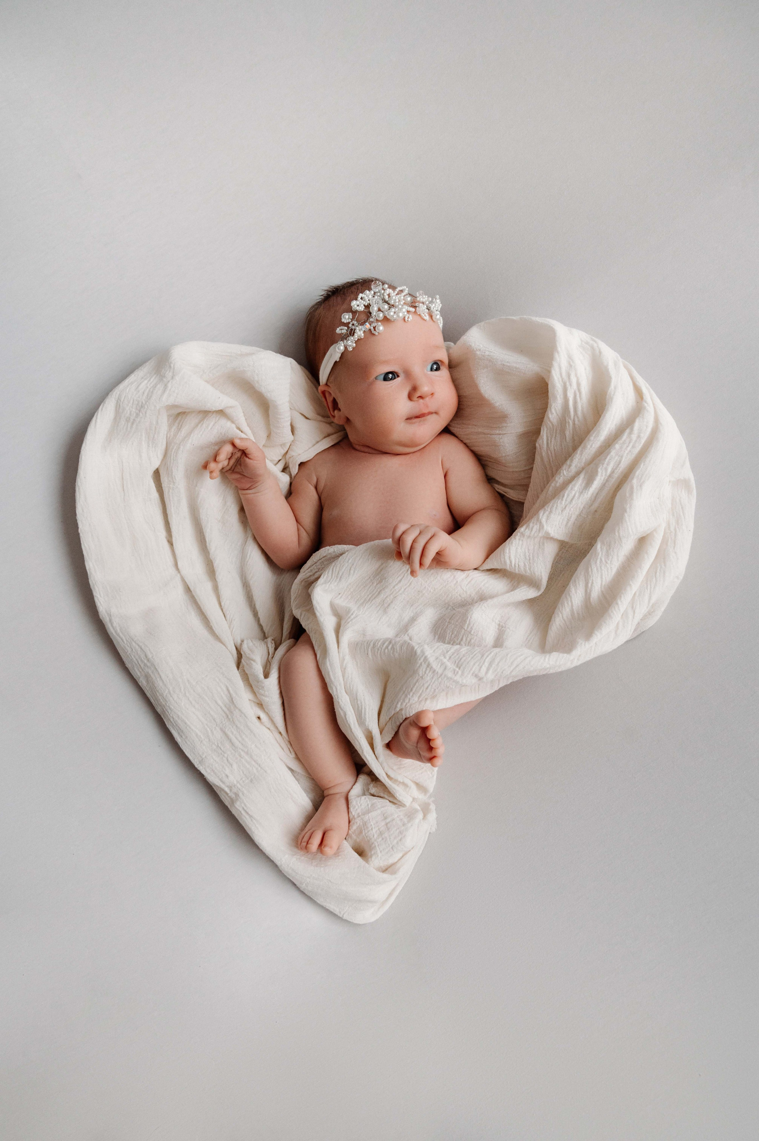 Newborn girl. Фотограф новорожденных малышей в Санкт-Петербурге