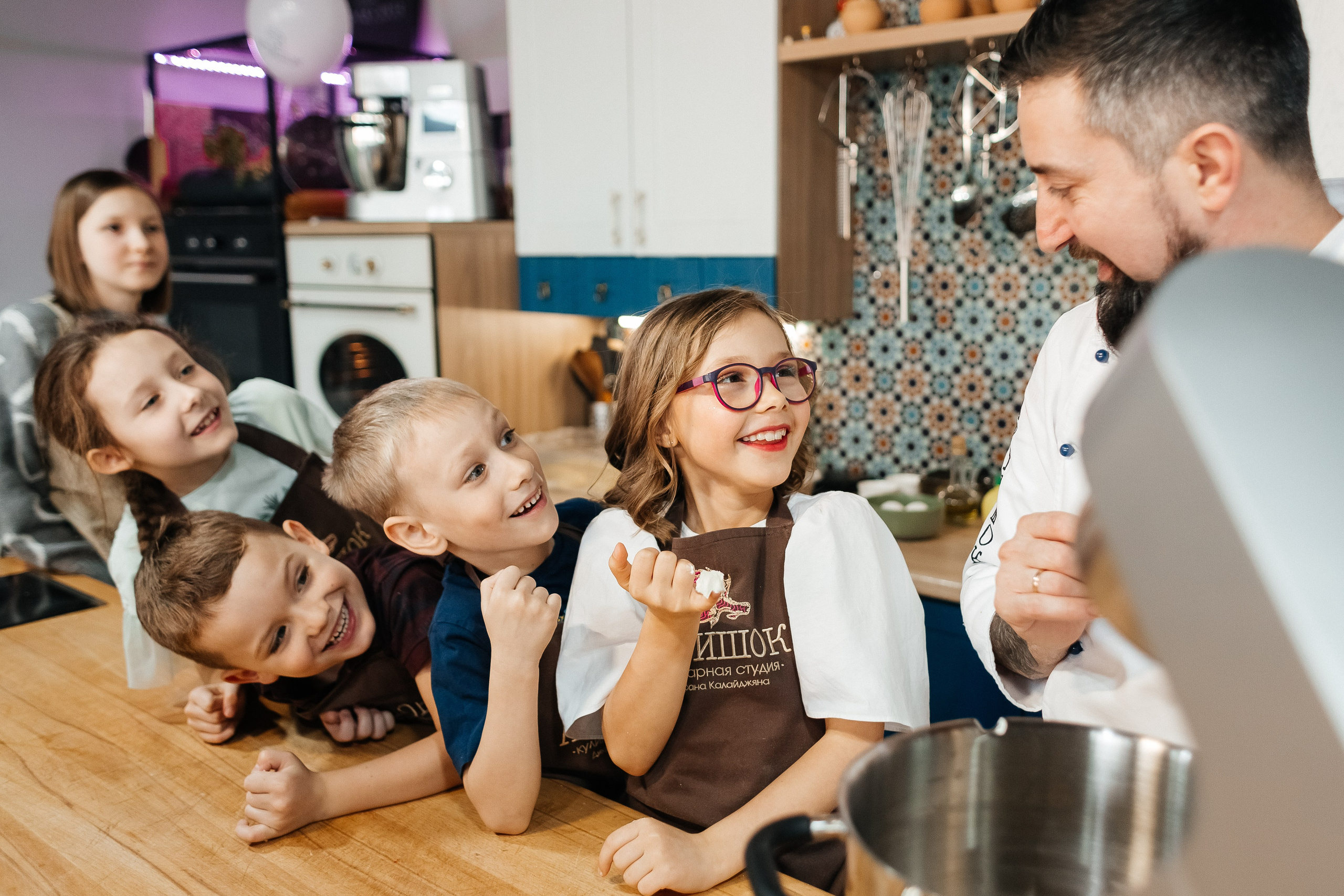 Детский мастер-класс в «АРТиШОК». Фотограф Кемерово | Сергей