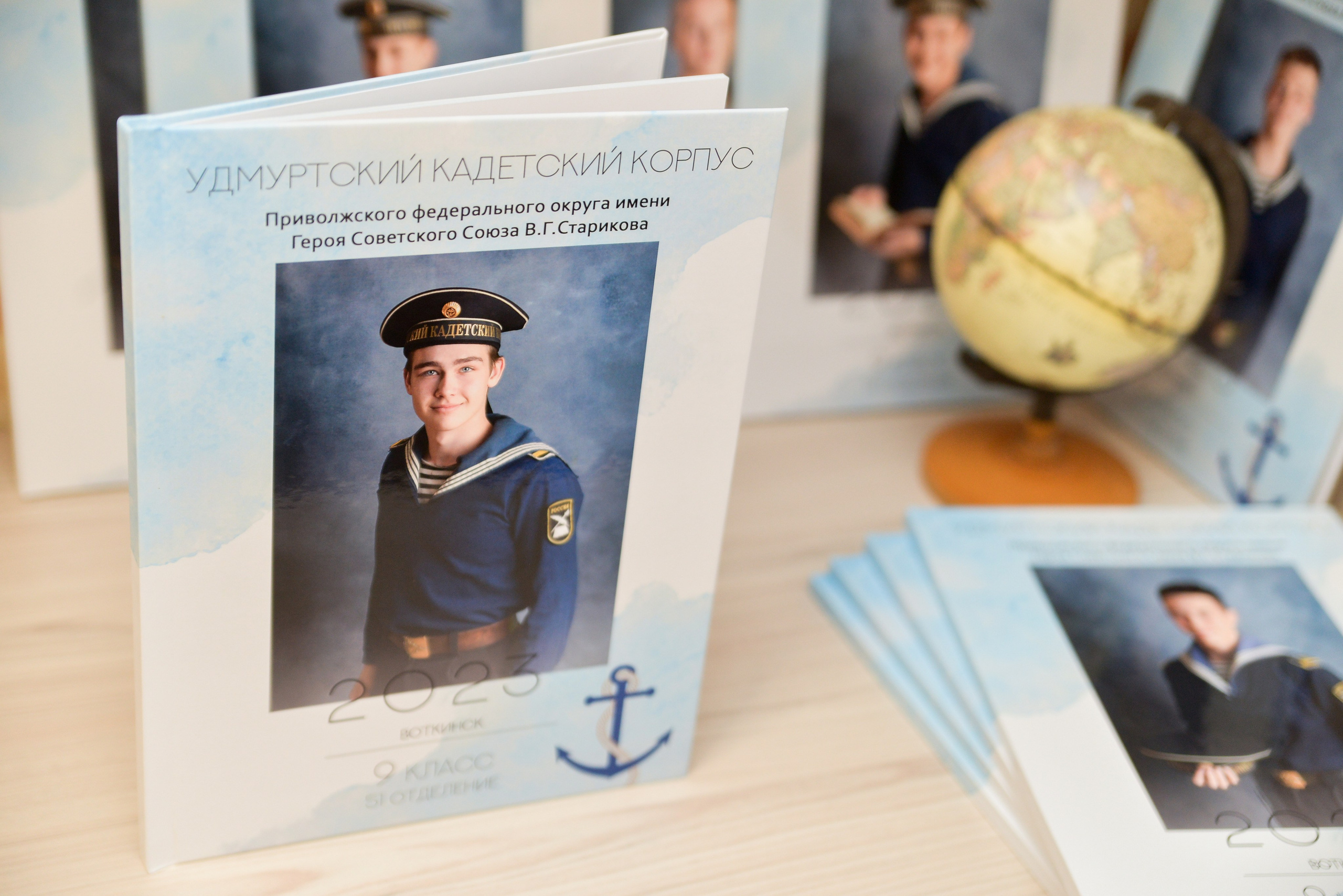 Старшая школа. Альбомы. Современные выпускные альбомы. Воткинск