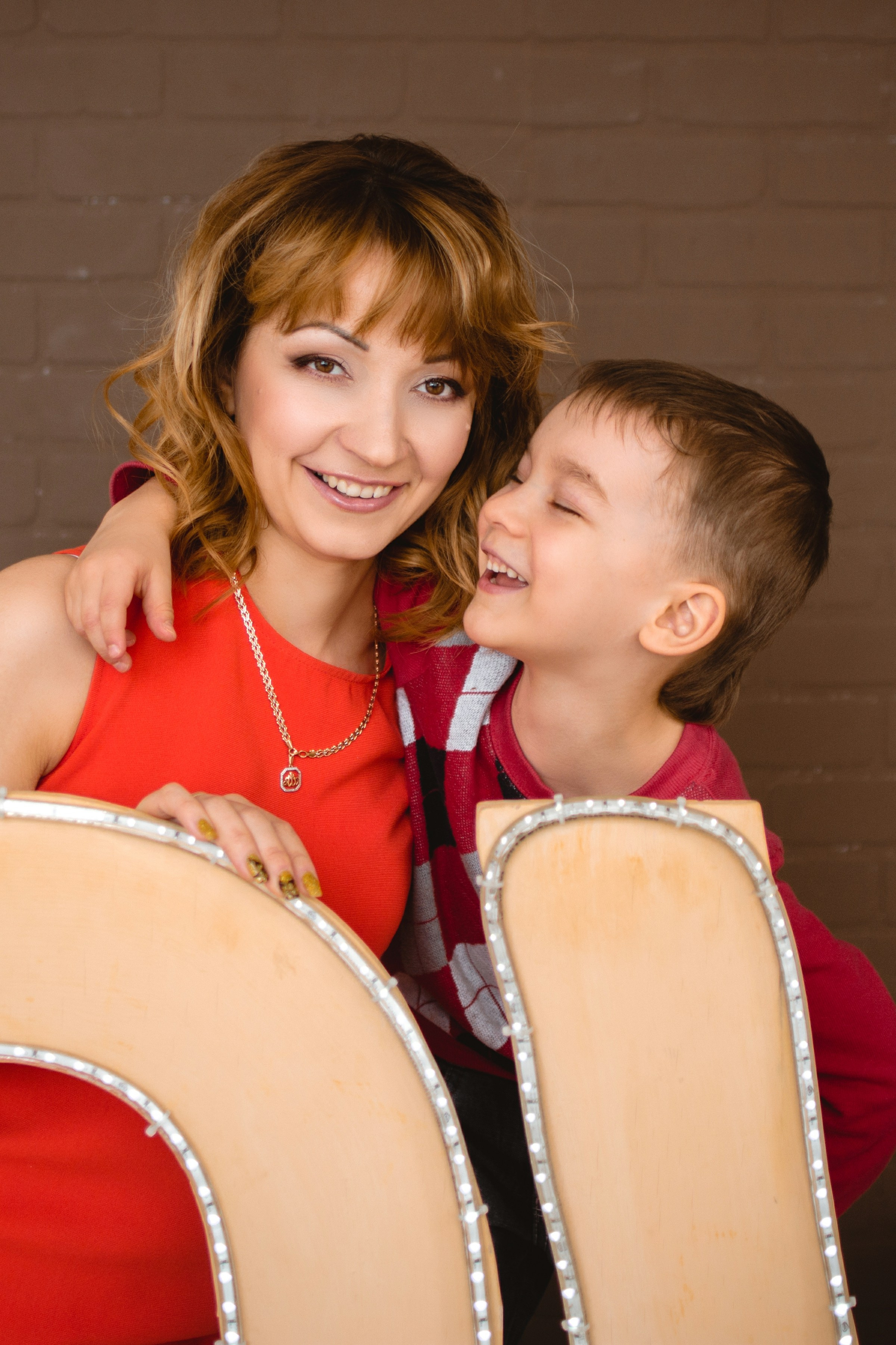 Гульназ с сыном. Портретный креативный творческий фотограф в Казани Михаил Бушенев