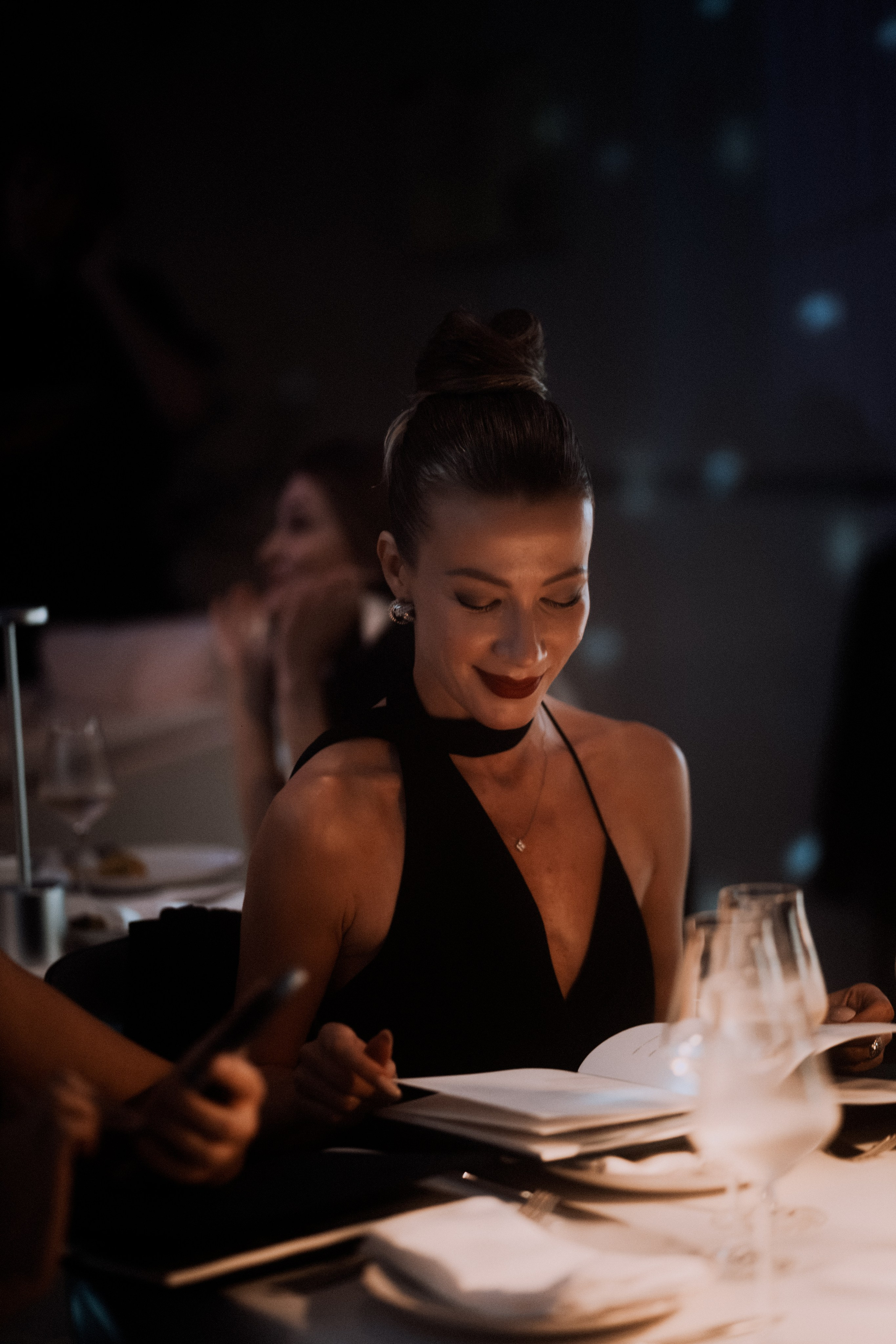 19 июня (пятница) премьера шоу-программы «Ривьера». BENUAR Restaurant