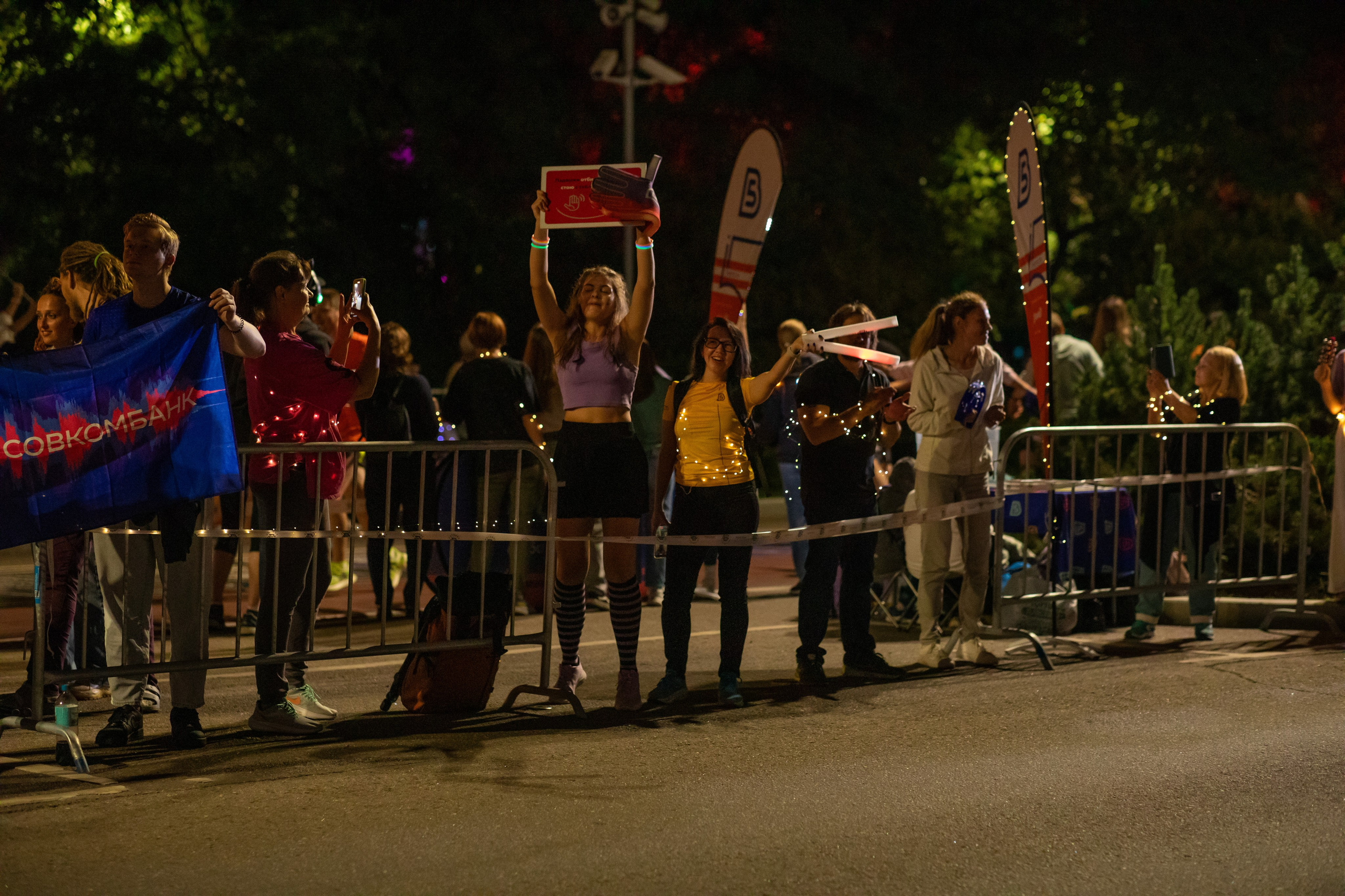 Самая крутая поддержка Ночного забега от 5 вёрст 03.08.24. Фотограф Сергей Ловкий
