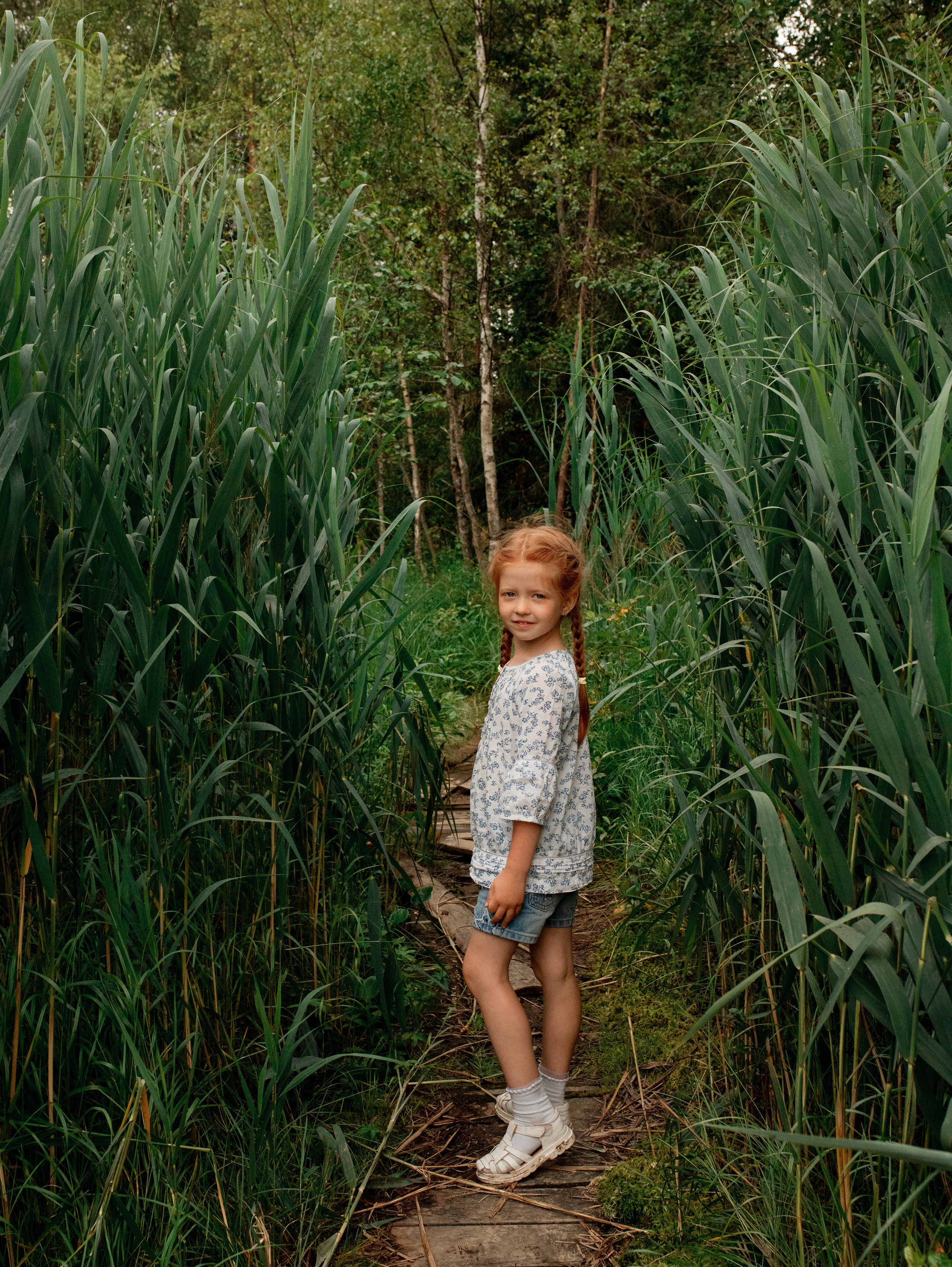 Аня и Ксюша в деревне. Семейный фотограф в Санкт-Петербурге Ирина Иванова